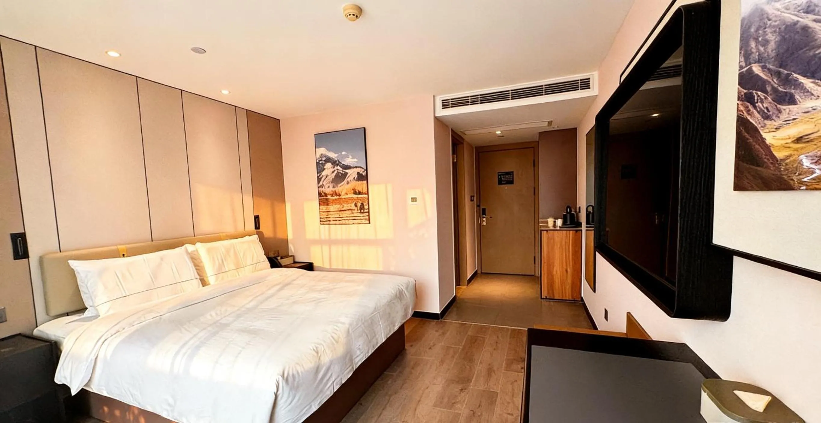Bed in Atour X Hotel Hangzhou West Lake Hubin Yan'an Road