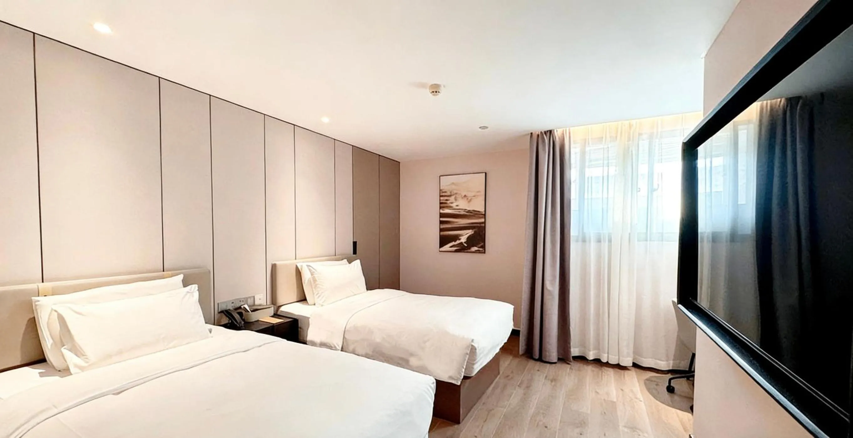 Bed in Atour X Hotel Hangzhou West Lake Hubin Yan'an Road
