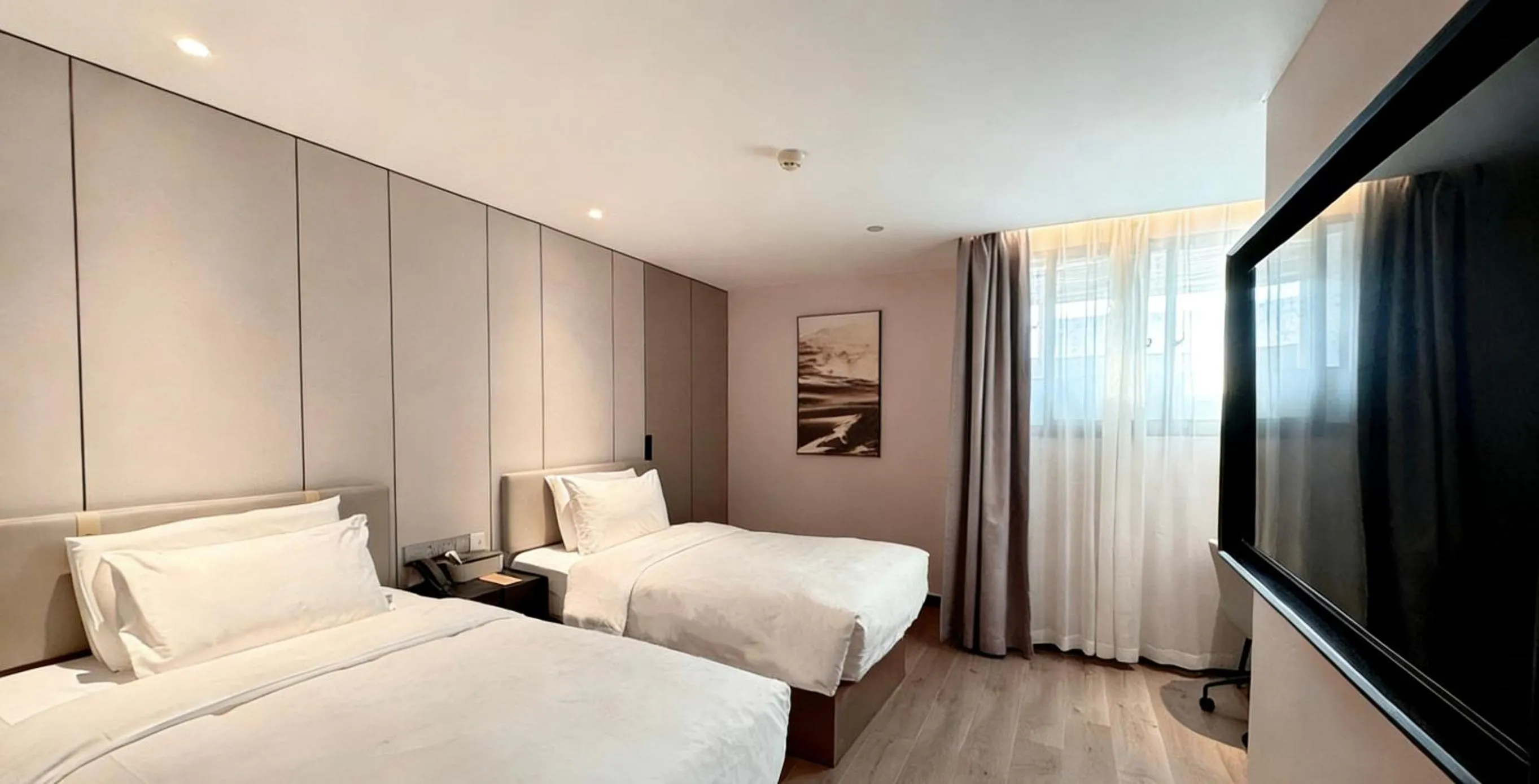 Bed in Atour X Hotel Hangzhou West Lake Hubin Yan'an Road