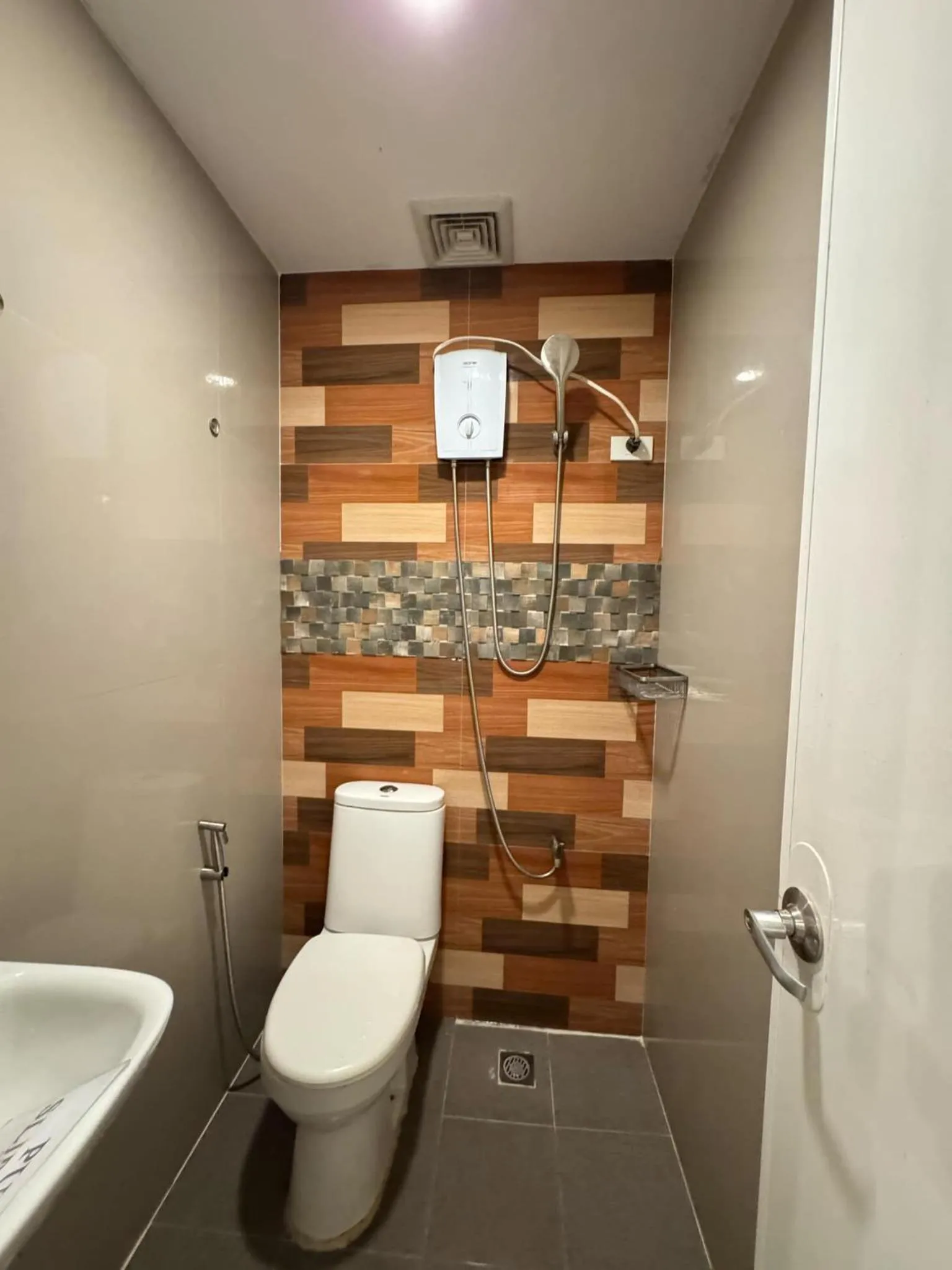 Shower in La Bella Residences Tagaytay