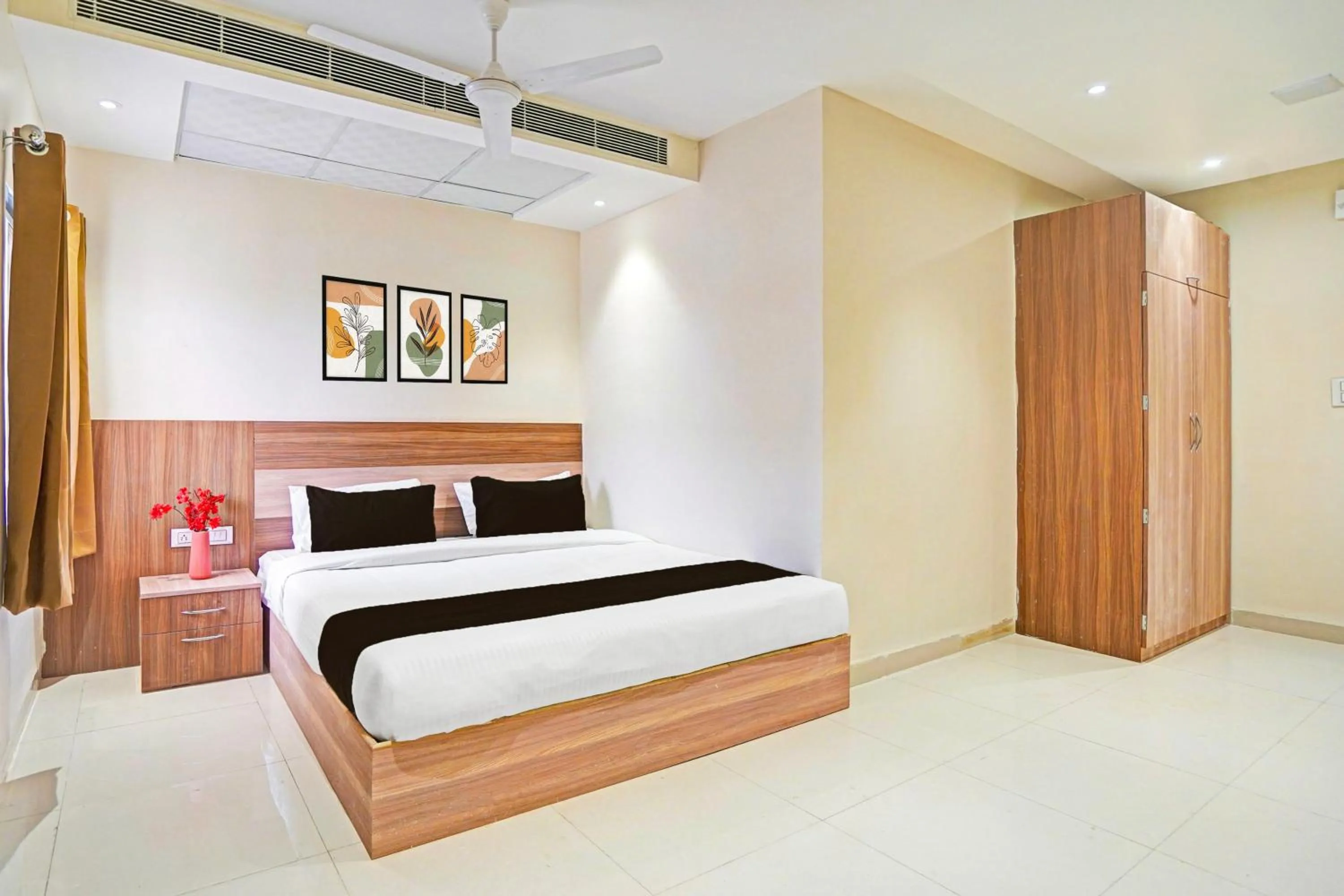 Bedroom, Bed in Super Hotel O Kalpi Road Formerly Hotel Gajanand