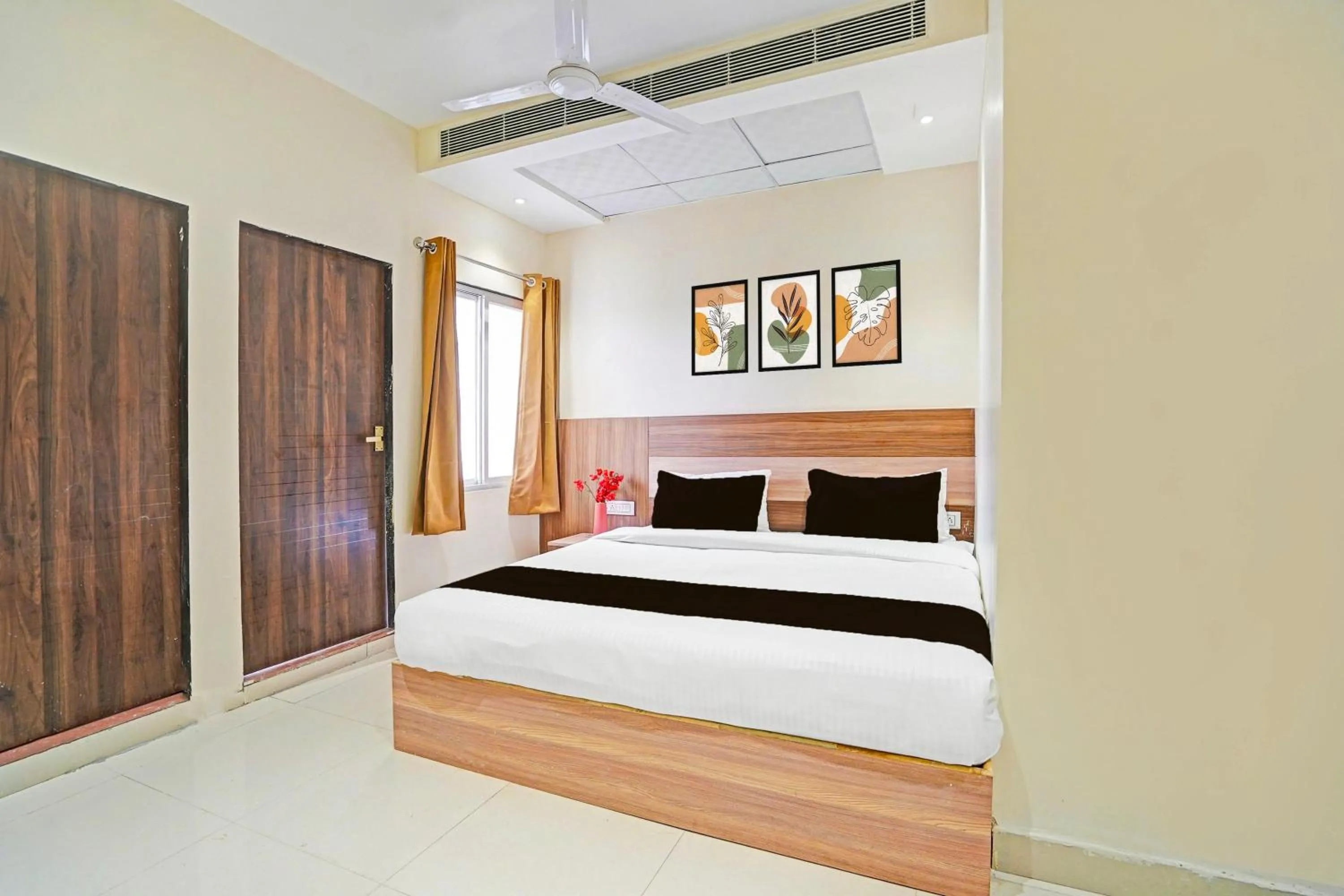 Bedroom, Bed in Super Hotel O Kalpi Road Formerly Hotel Gajanand