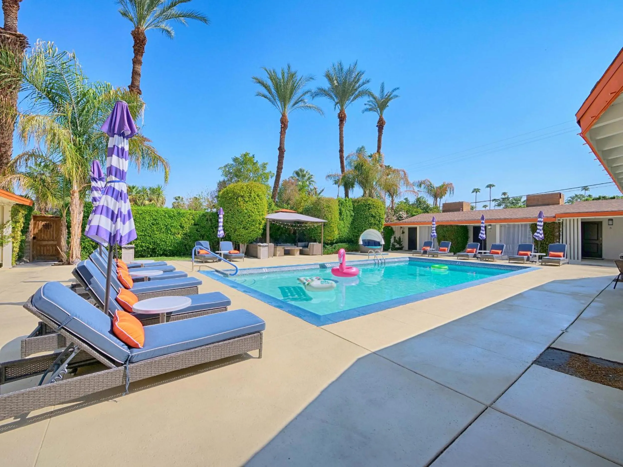 Little Paradise Hotel