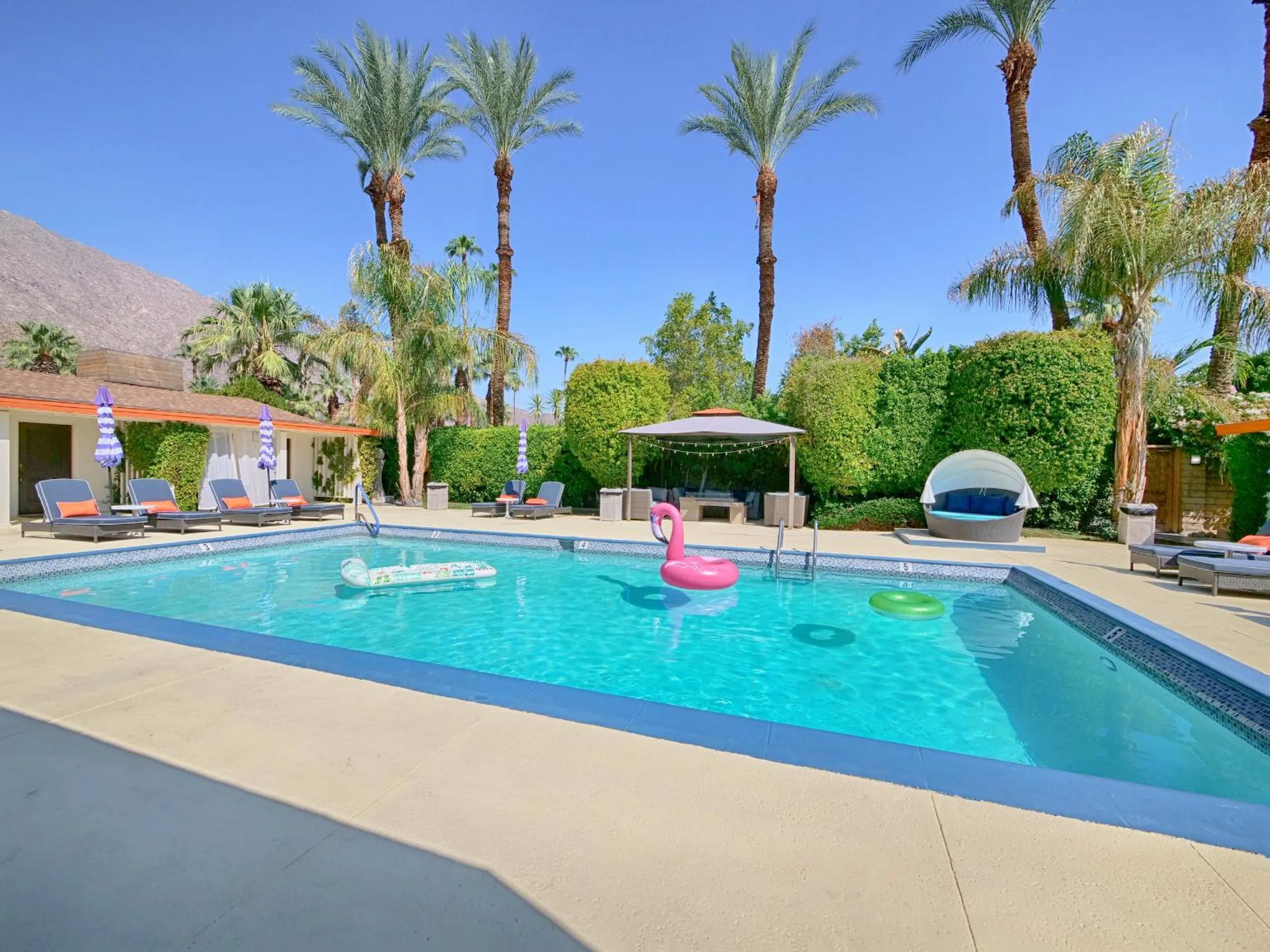 Little Paradise Hotel