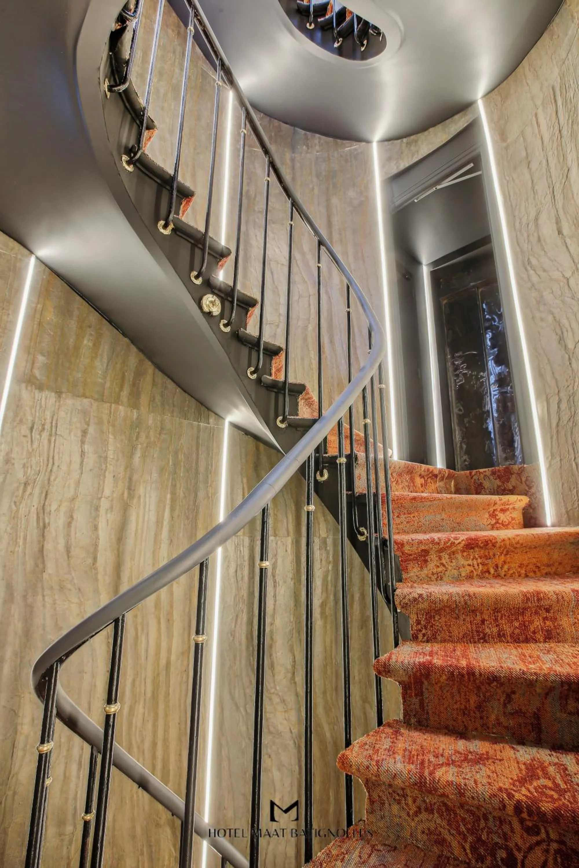 elevator in Hôtel Maât Batignolles