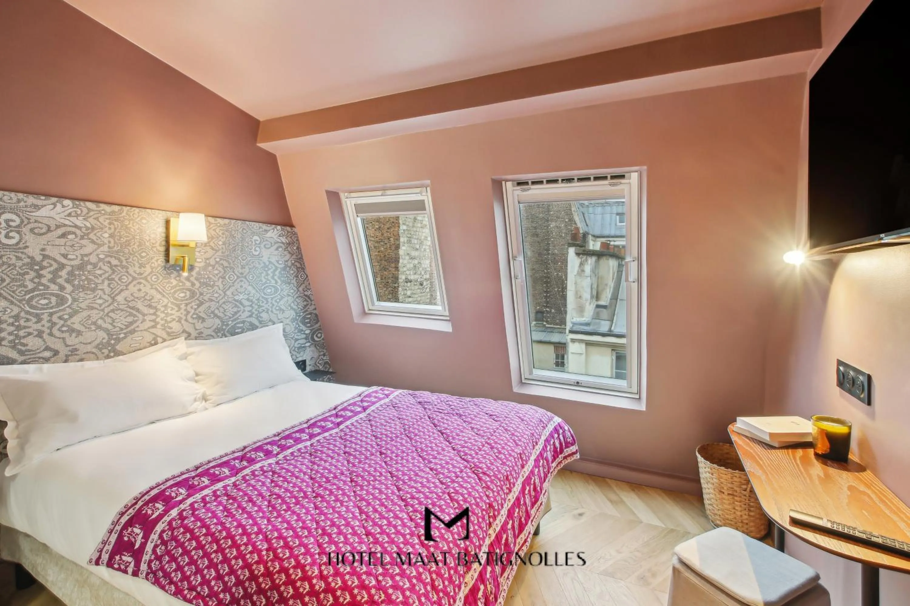Small Double Room in Hôtel Maât Batignolles