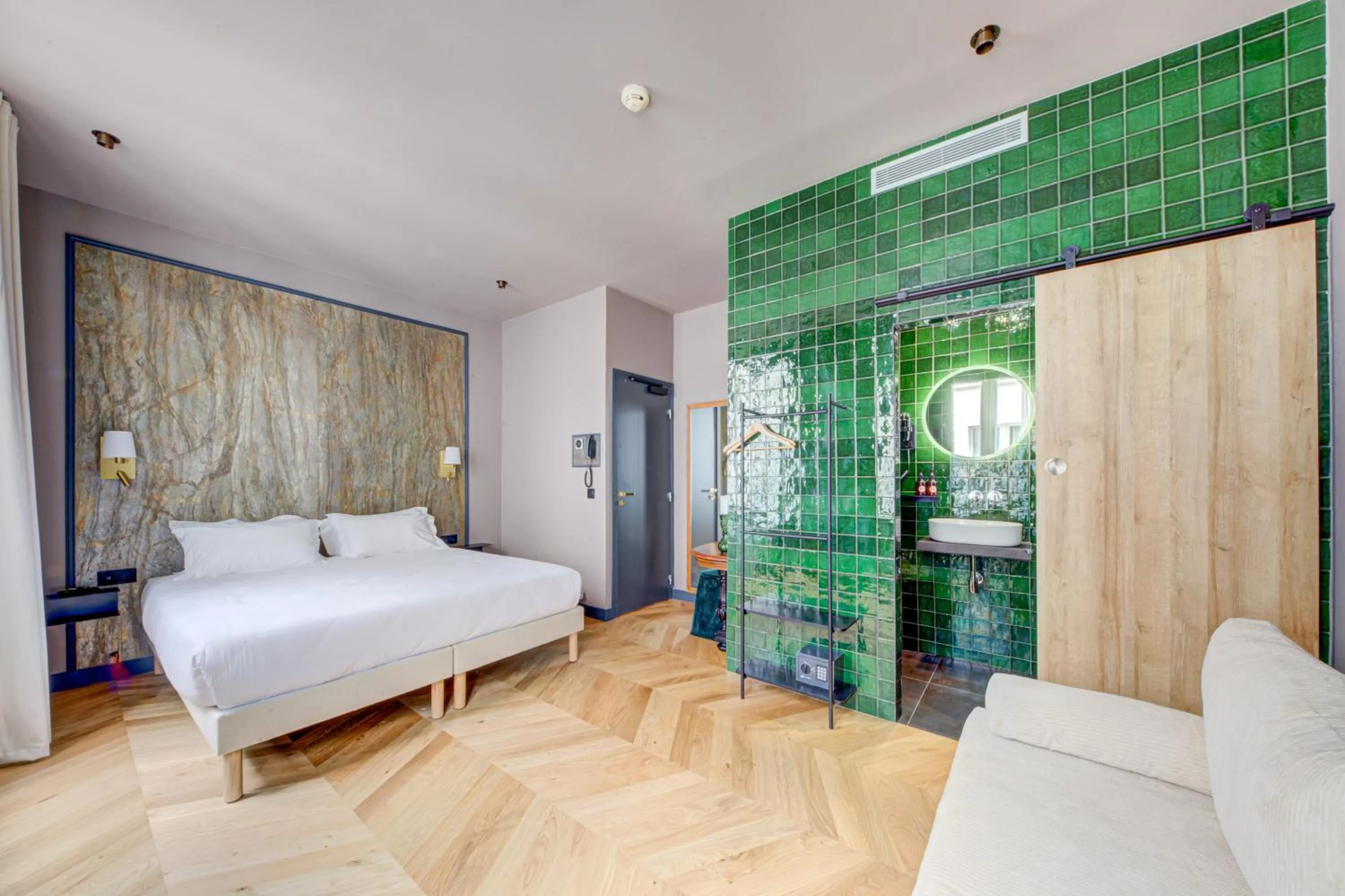 Bed in Hôtel Maât Batignolles