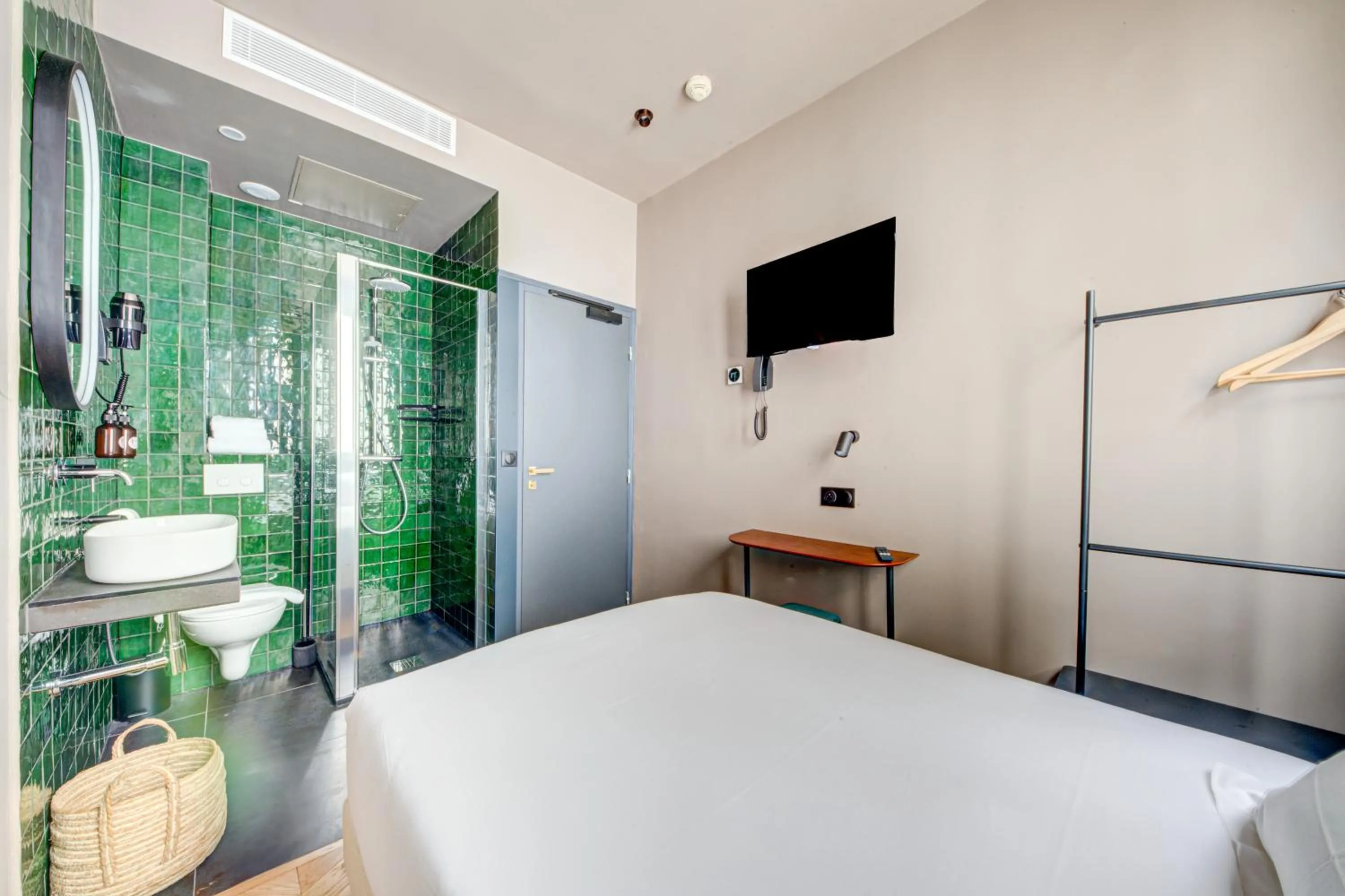 Bed in Hôtel Maât Batignolles