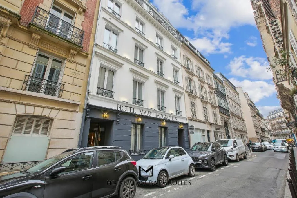 Property building in Hôtel Maât Batignolles