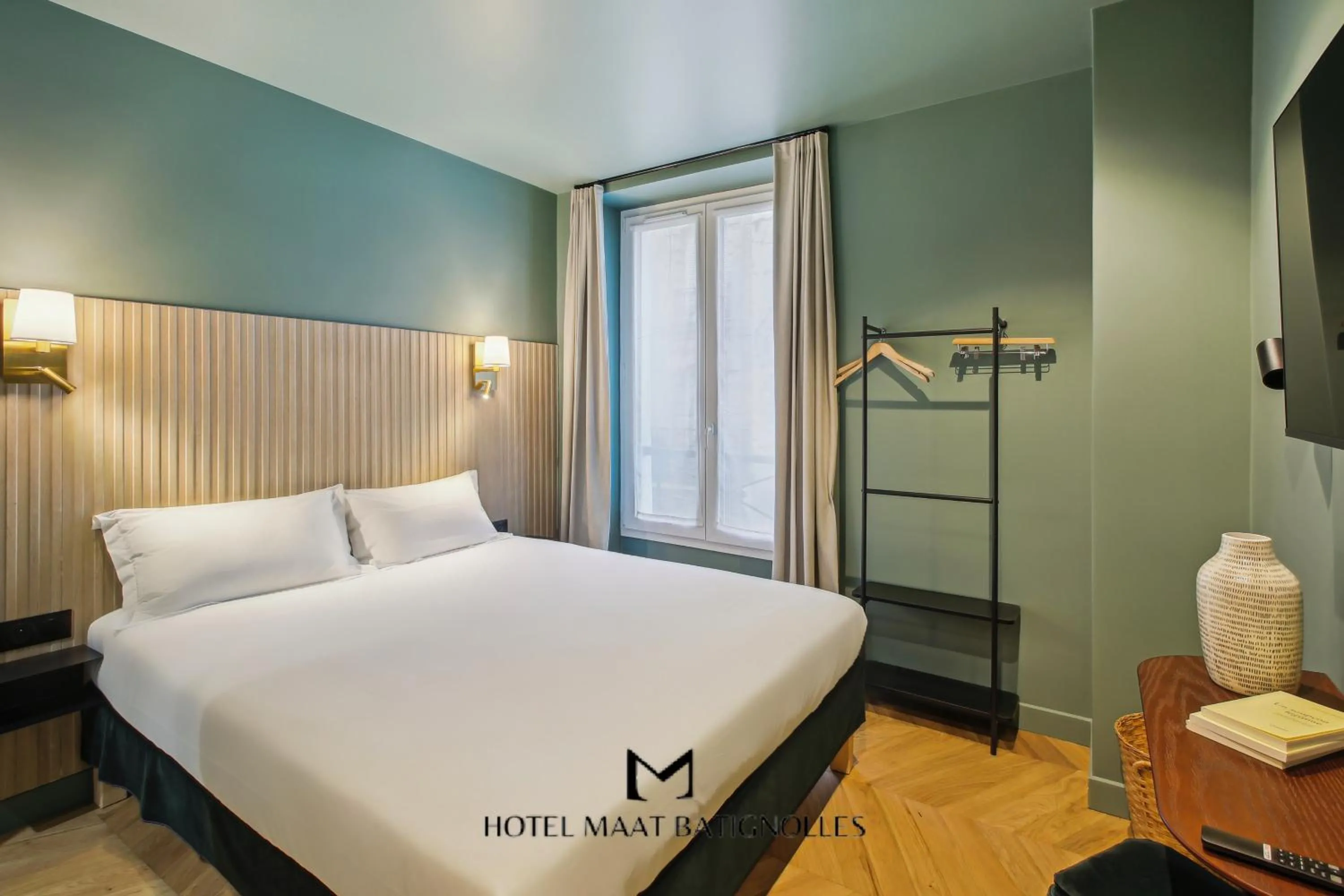 Bed in Hôtel Maât Batignolles