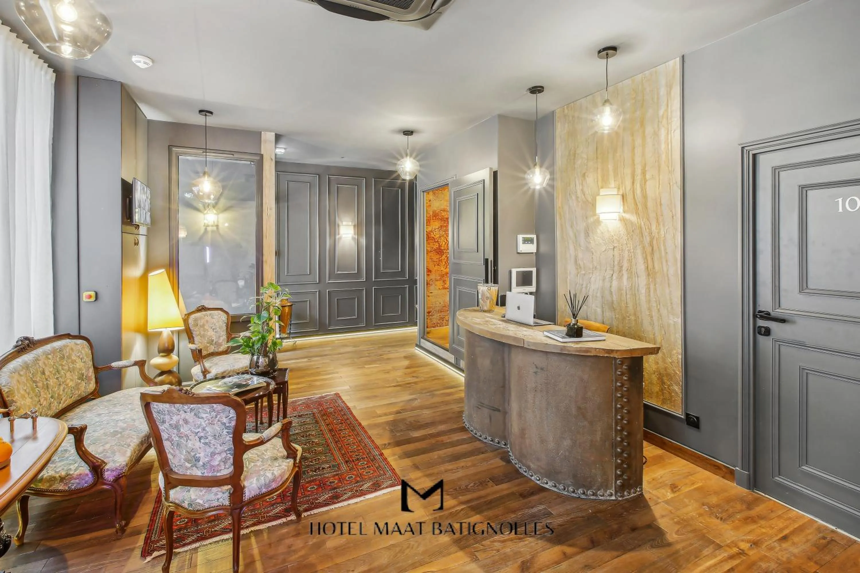 Lobby or reception in Hôtel Maât Batignolles
