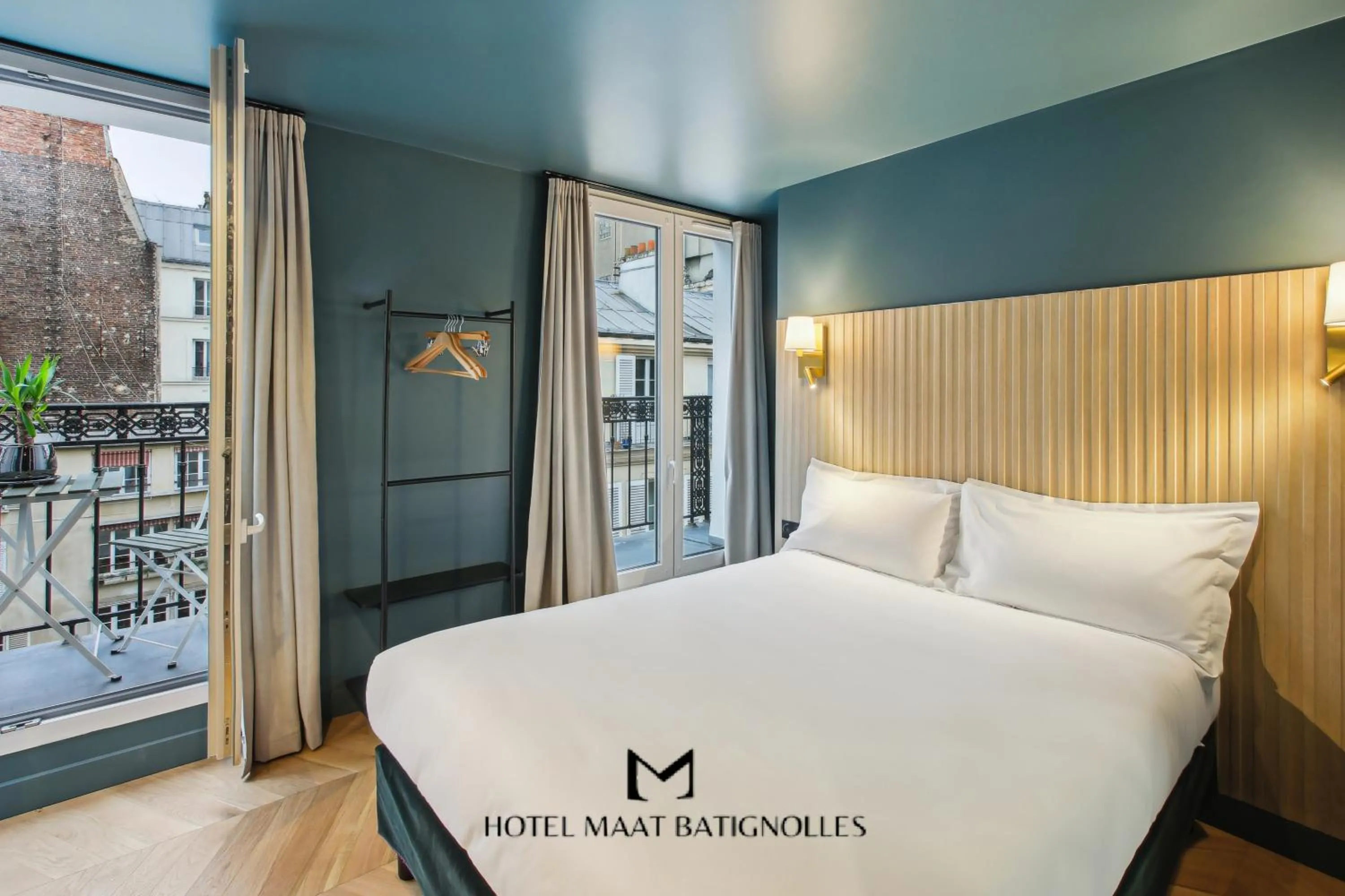 Bed in Hôtel Maât Batignolles