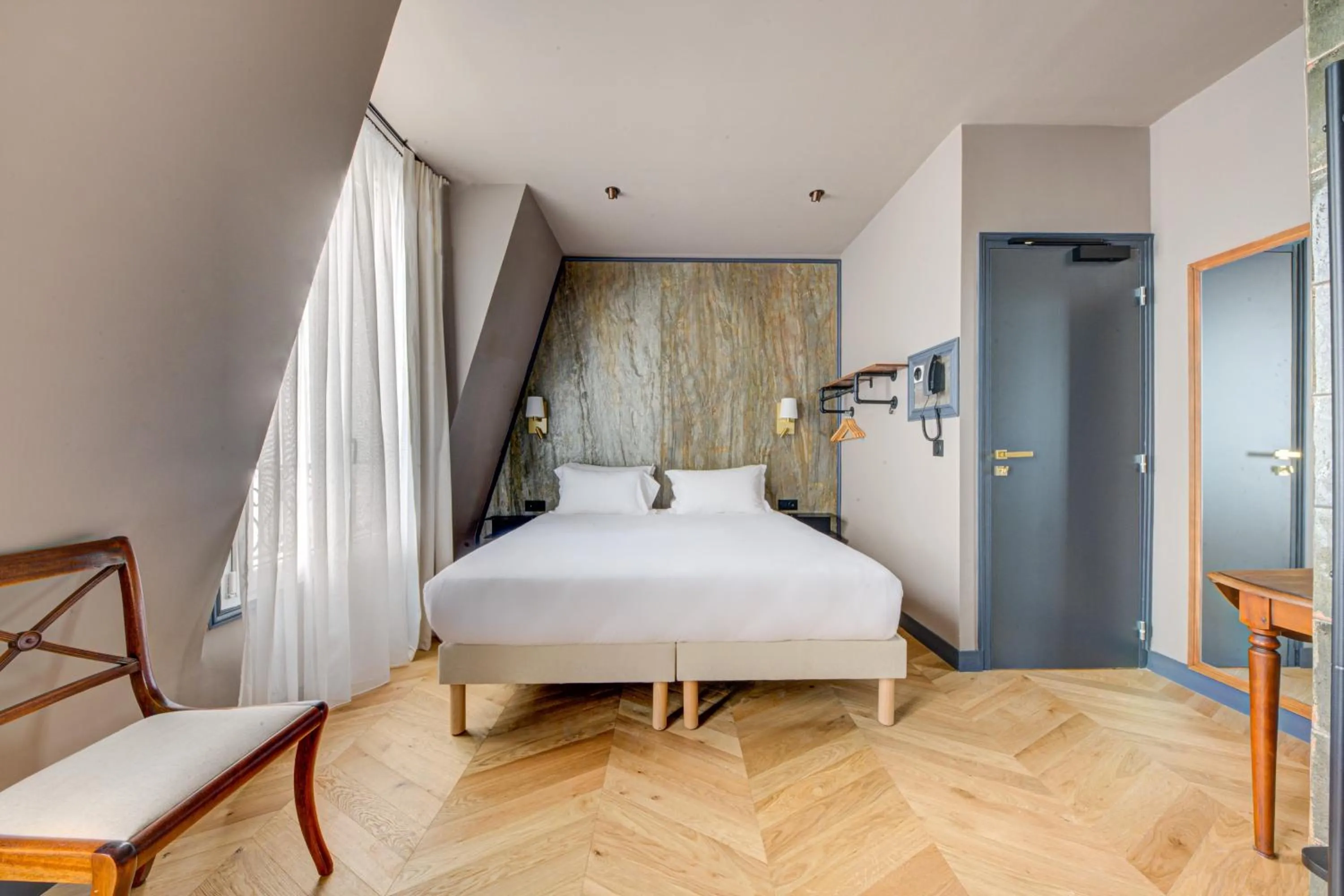 Bedroom, Bed in Hôtel Maât Batignolles