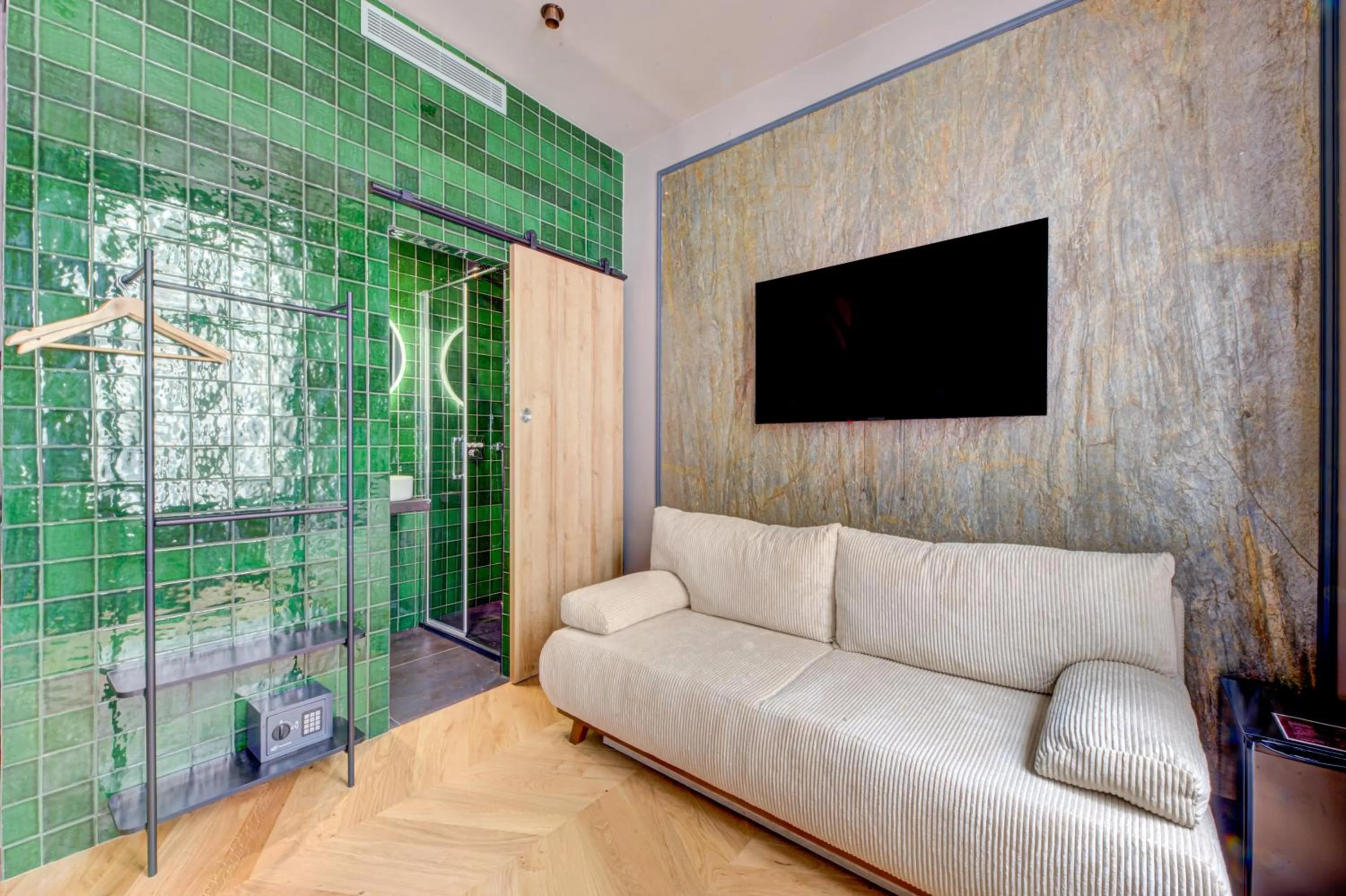 Bathroom in Hôtel Maât Batignolles