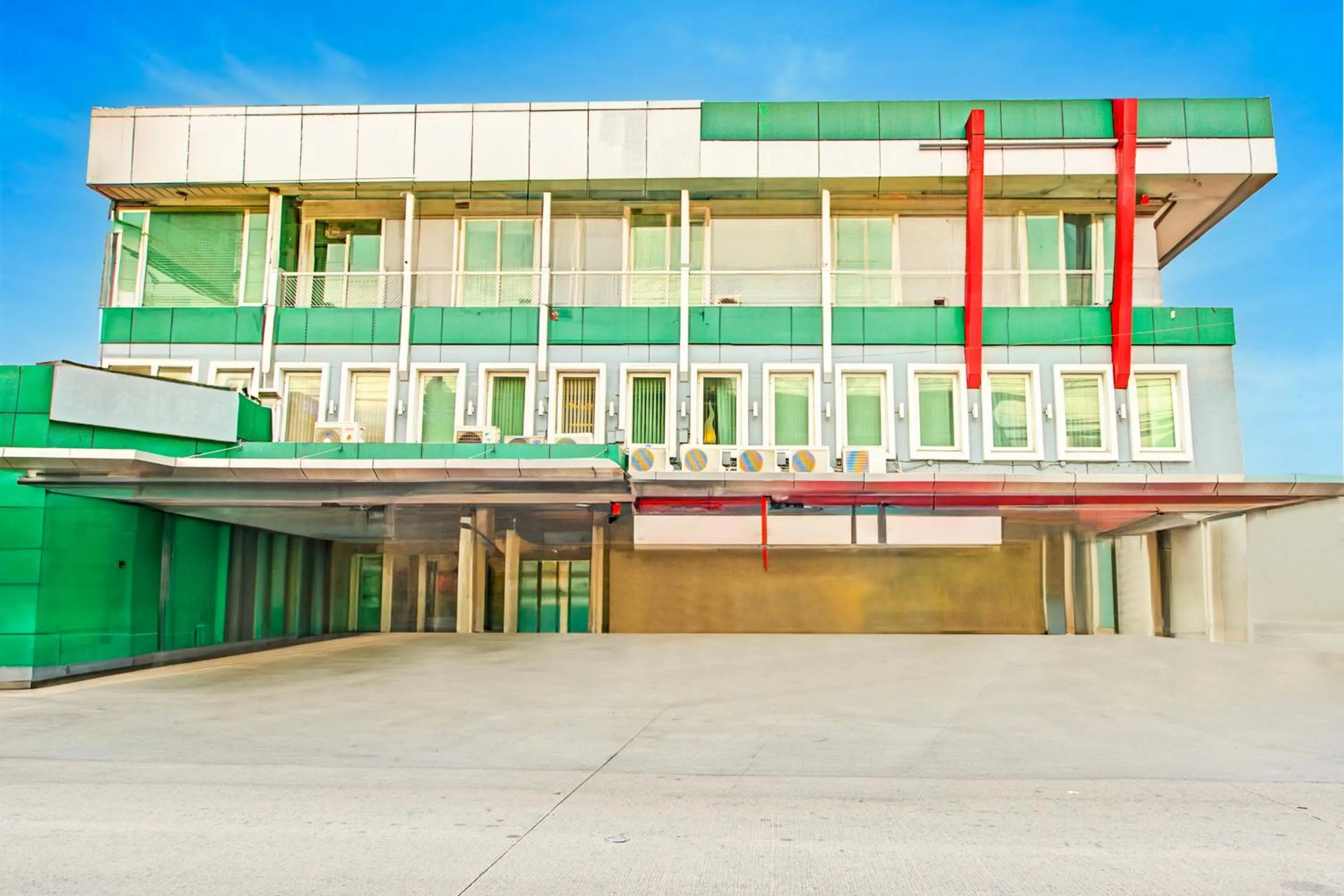 Property building in Collection O VIP Suites, Near PNR Pasay Evangelista, Makati Manila