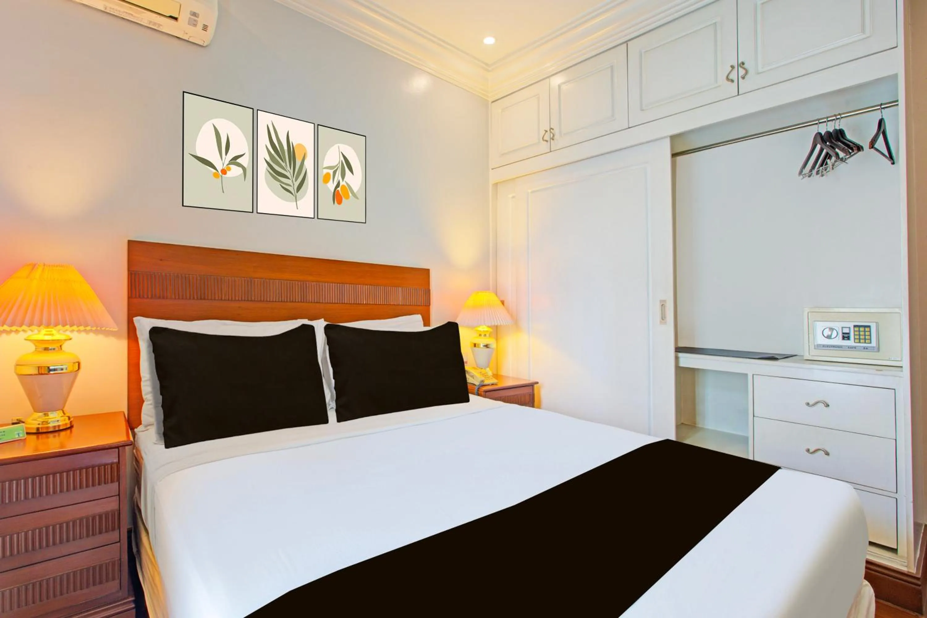 Bedroom, Bed in Collection O VIP Suites, Near PNR Pasay Evangelista, Makati Manila