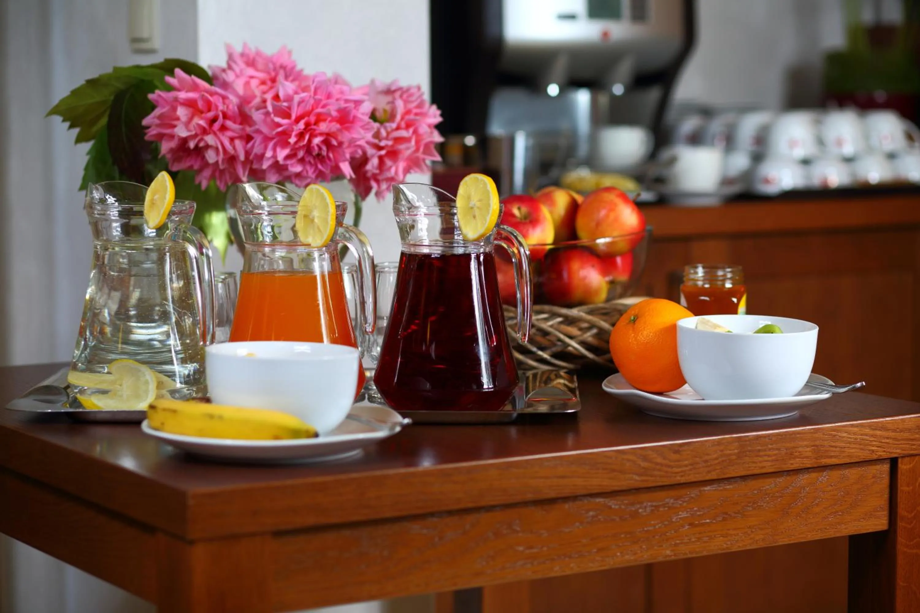 Restaurant/places to eat in Inter Hotel