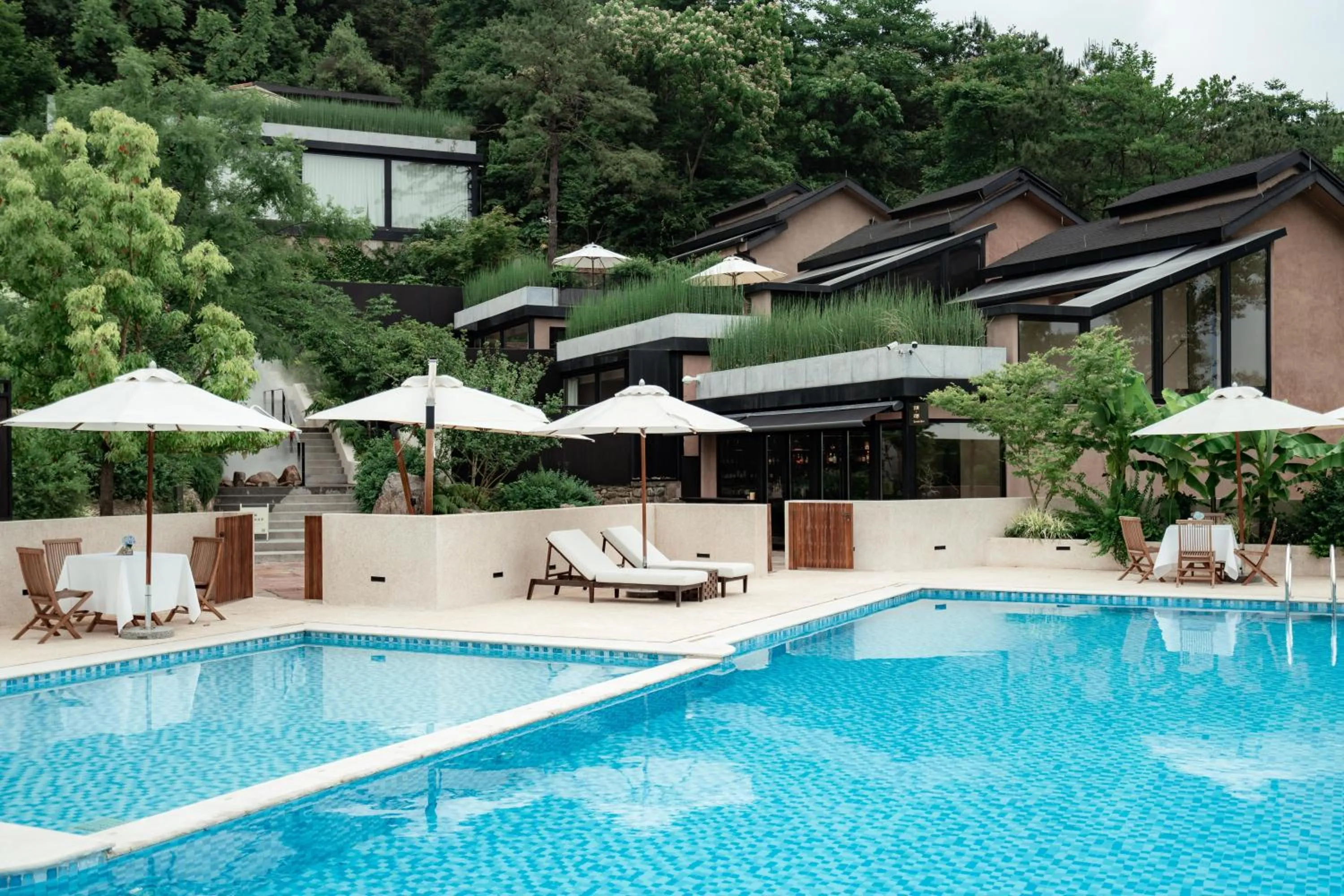 Swimming pool in Anji ke gamer wild luxury Resort villa