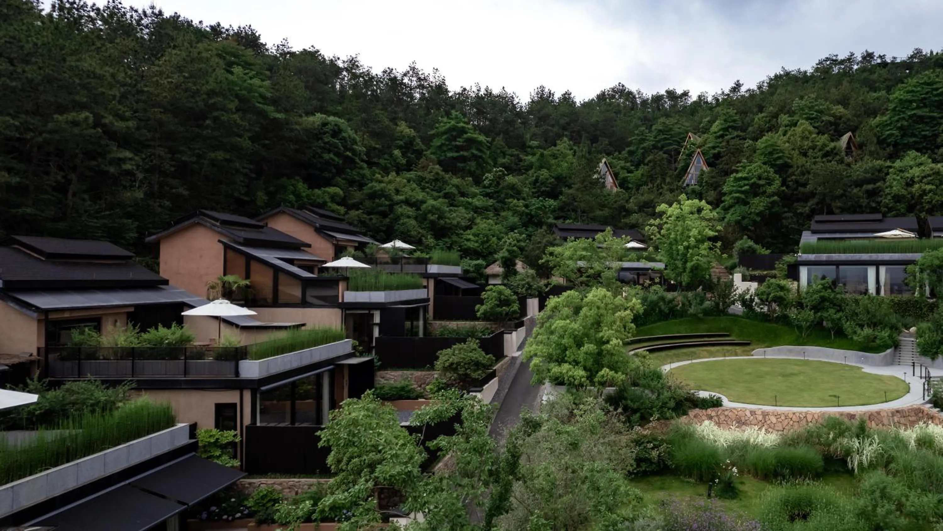 Property building in Anji ke gamer wild luxury Resort villa