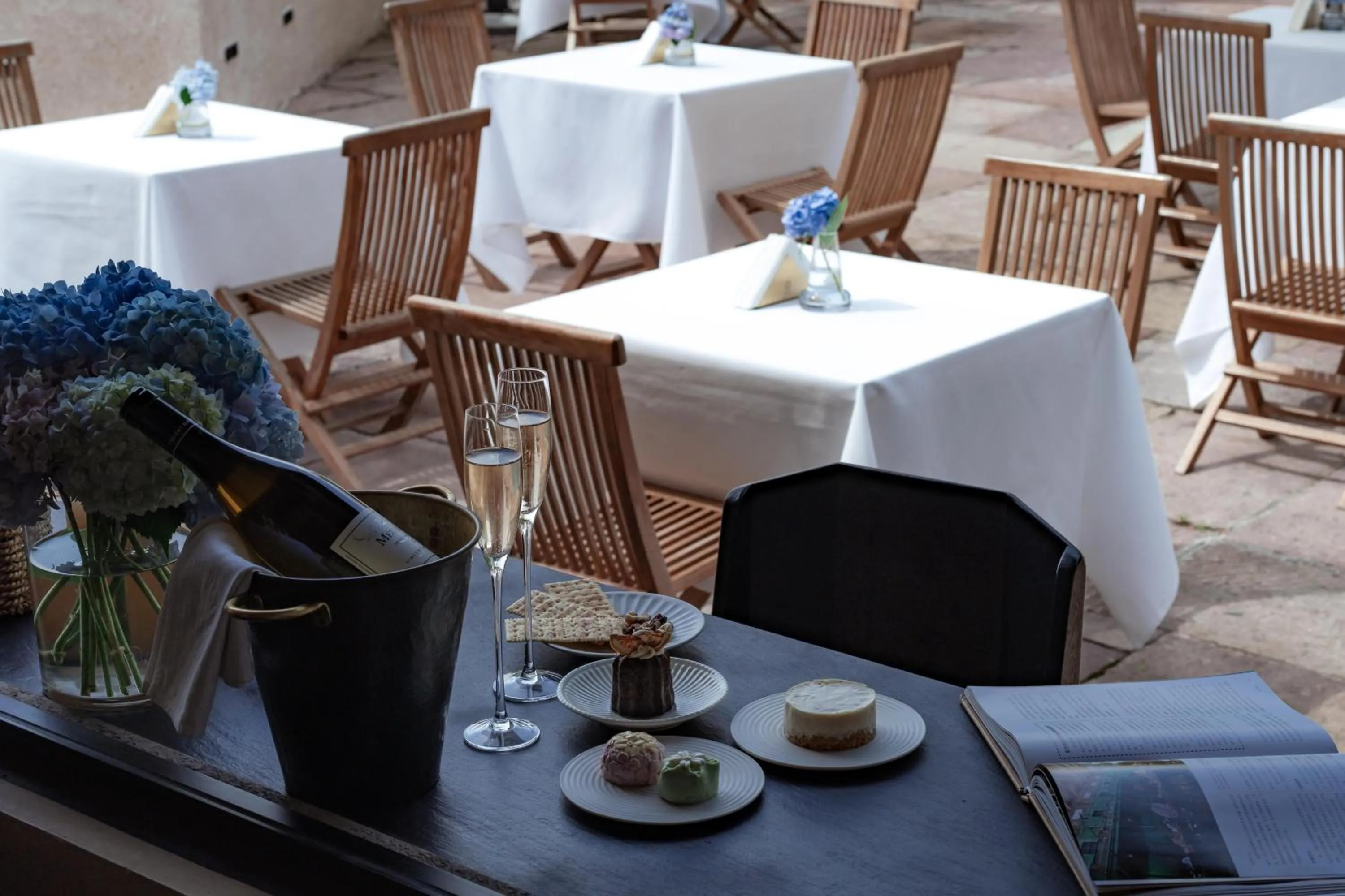 Lounge or bar in Anji ke gamer wild luxury Resort villa