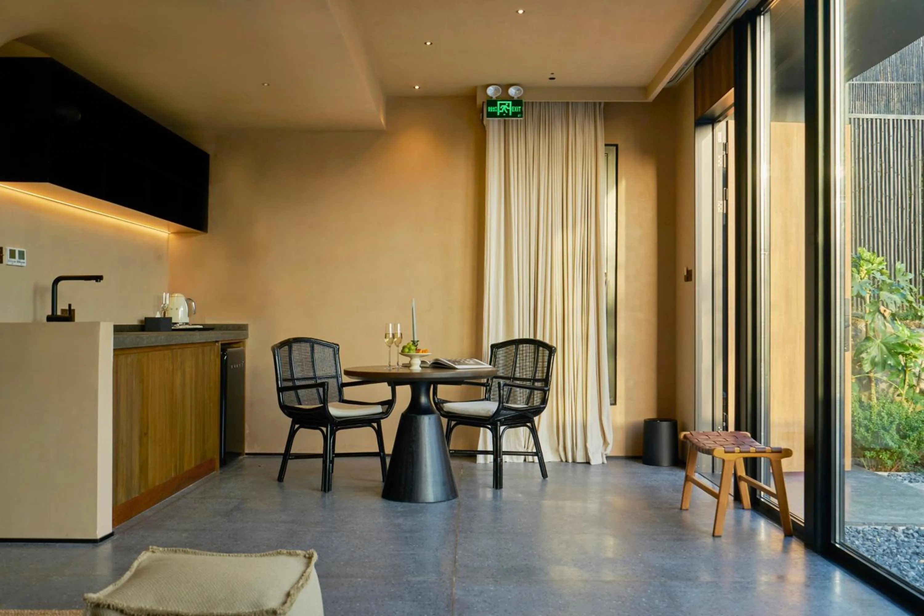 Dining area in Anji ke gamer wild luxury Resort villa