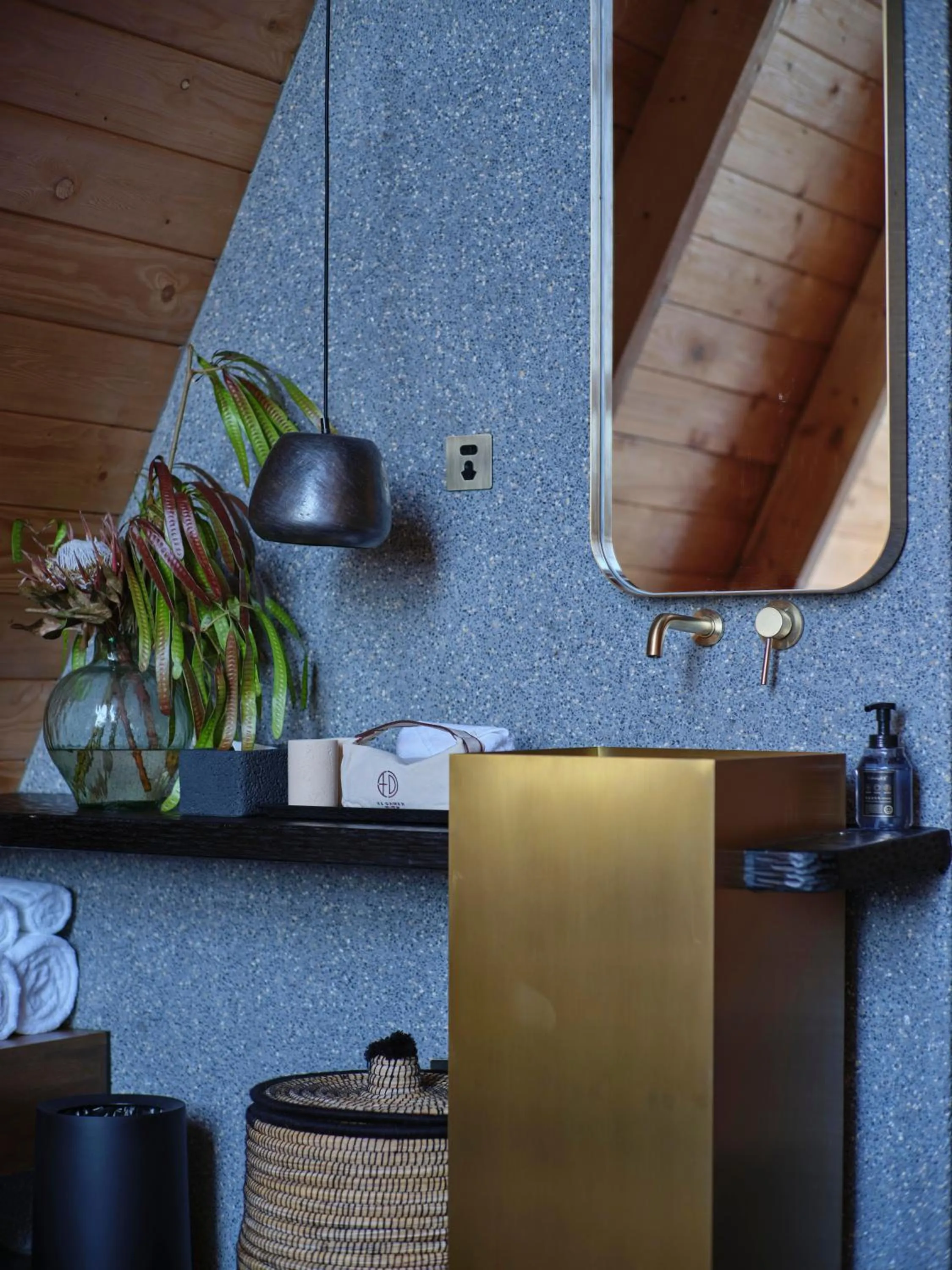 Toilet in Anji ke gamer wild luxury Resort villa