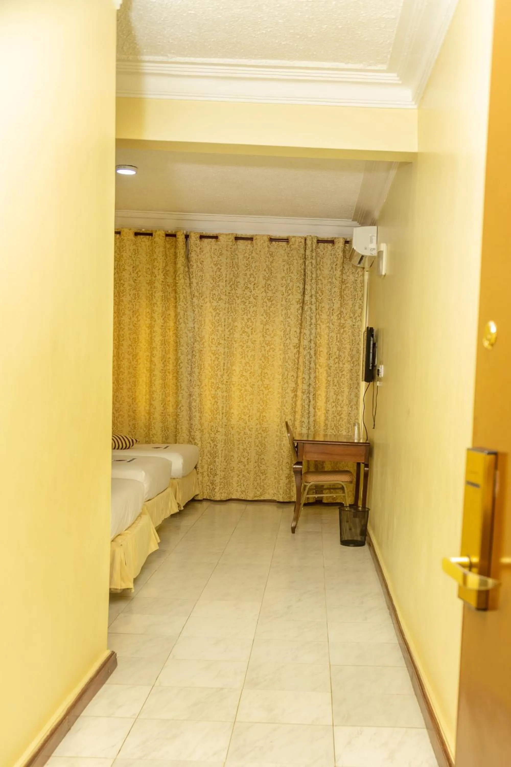 Bed in Holiday Express Hotel Kampala