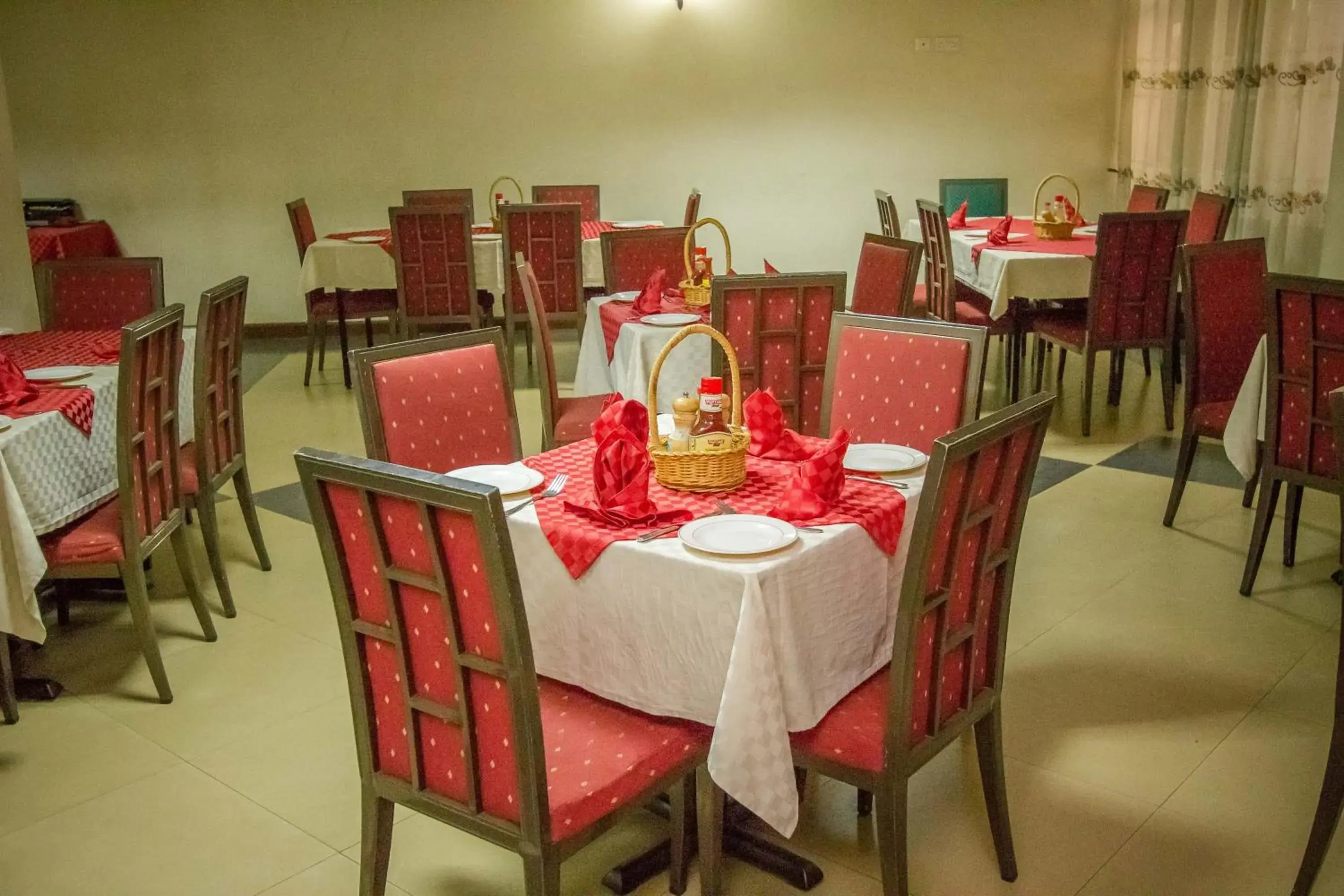 Restaurant/places to eat in Holiday Express Hotel Kampala Restaurant/places to eat in Holiday Express Hotel Kampala