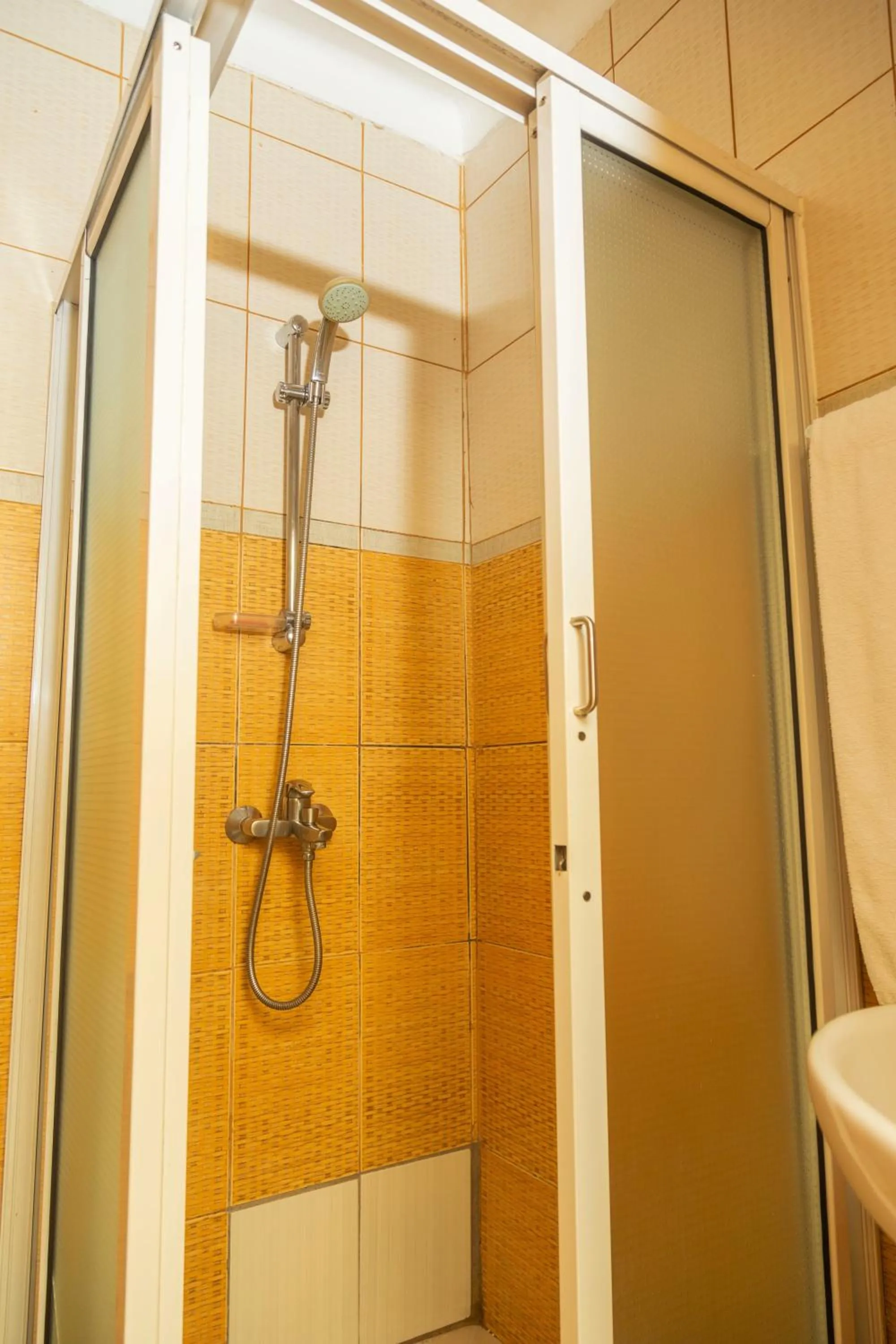 Shower in Holiday Express Hotel Kampala