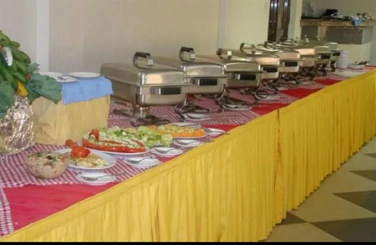 Restaurant/places to eat in Holiday Express Hotel Kampala