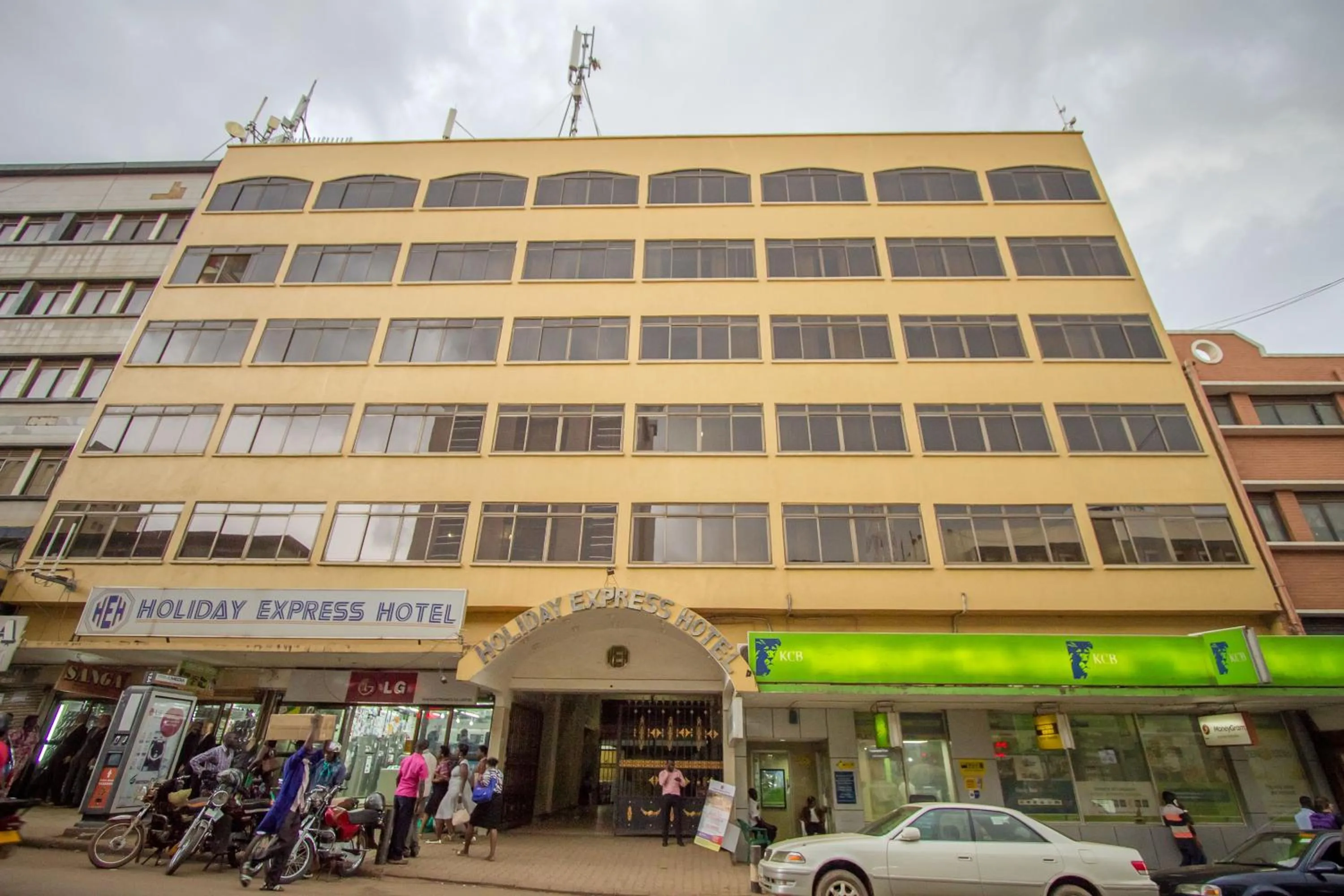 Facade/entrance in Holiday Express Hotel Kampala