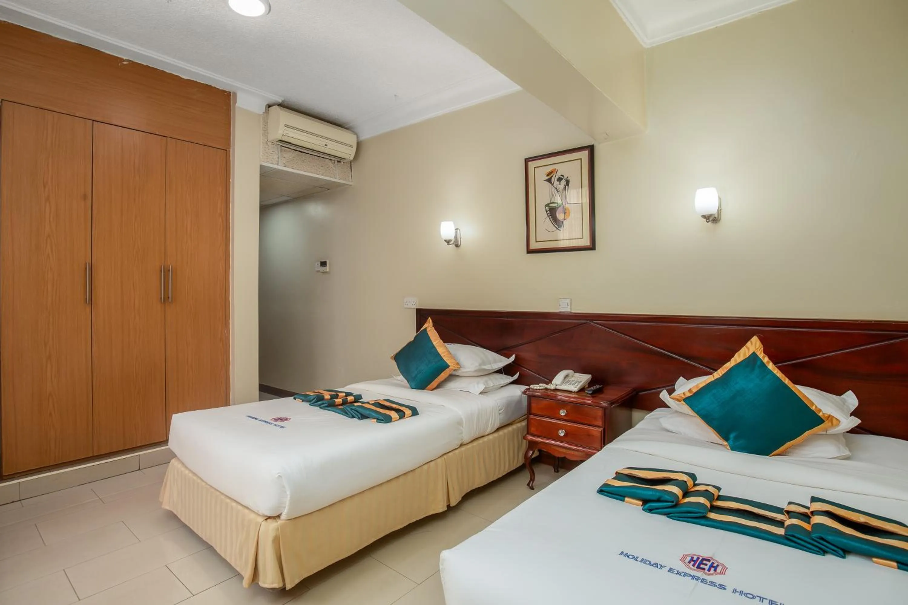 Bed in Holiday Express Hotel Kampala