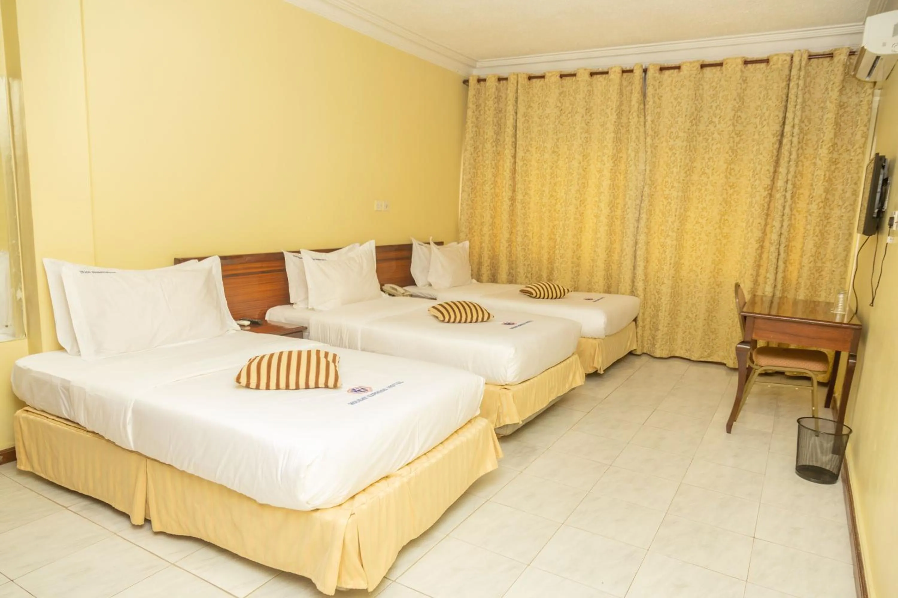 Bed in Holiday Express Hotel Kampala