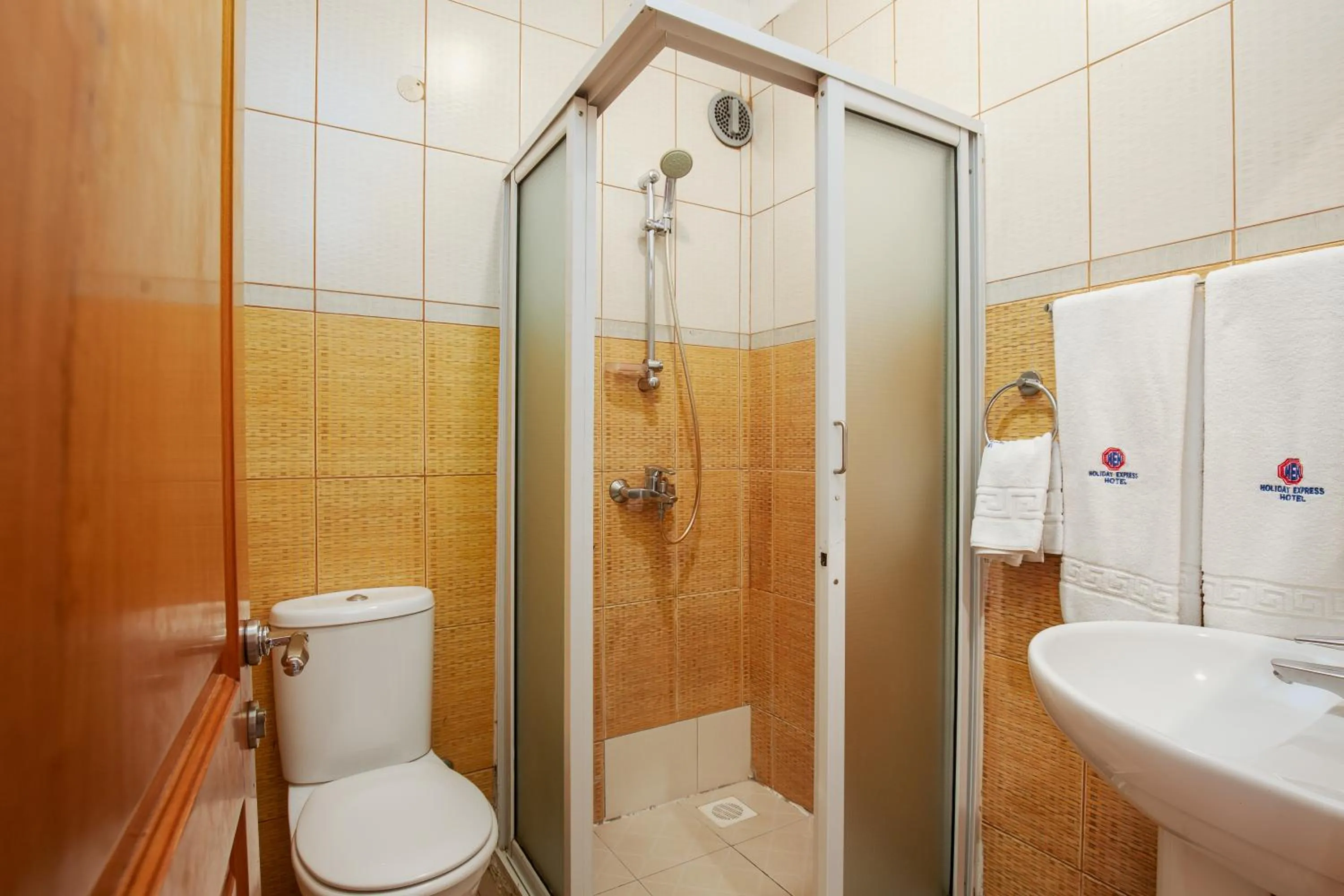 Shower in Holiday Express Hotel Kampala