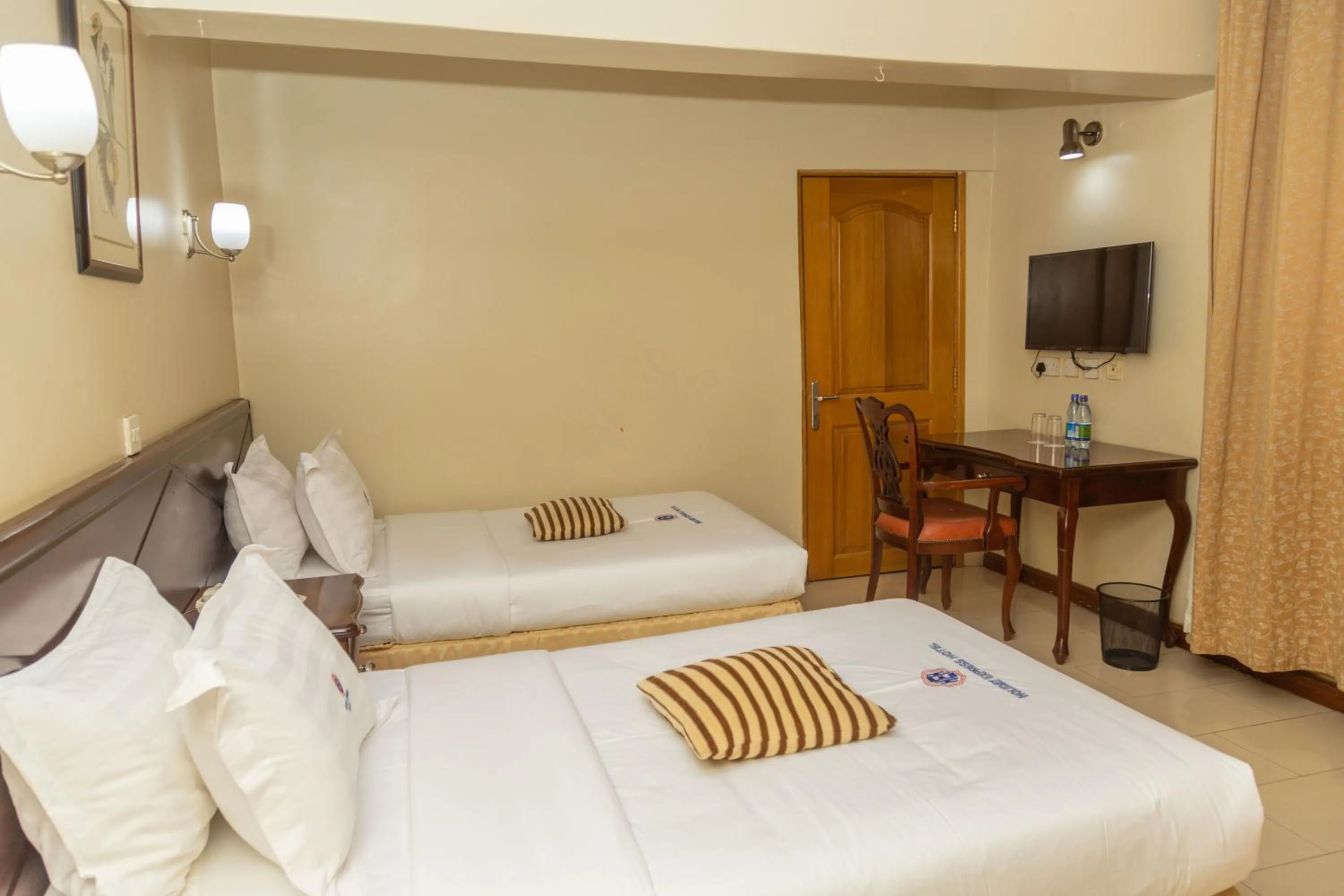 Bed in Holiday Express Hotel Kampala