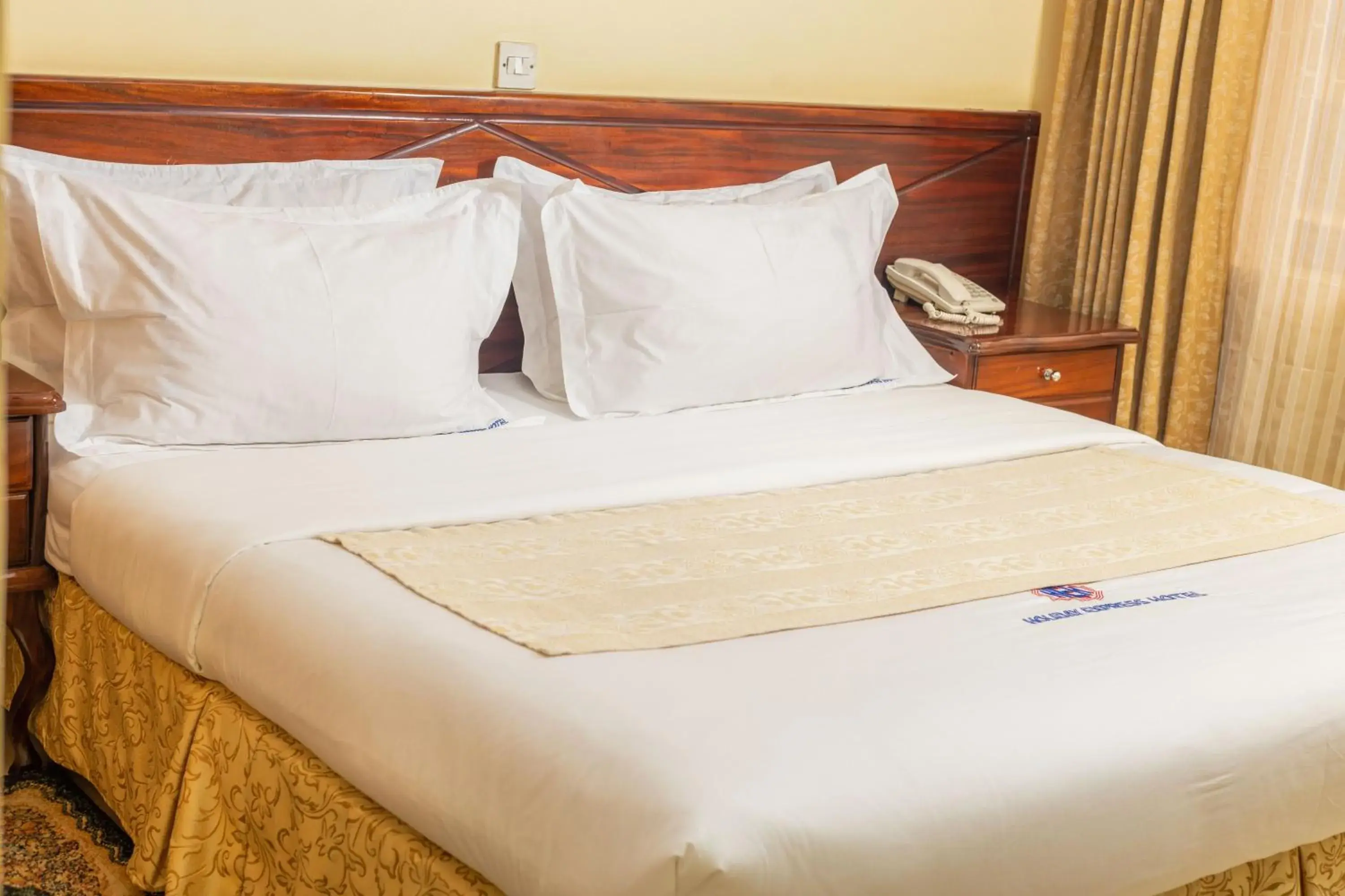 Bed in Holiday Express Hotel Kampala Bed in Holiday Express Hotel Kampala