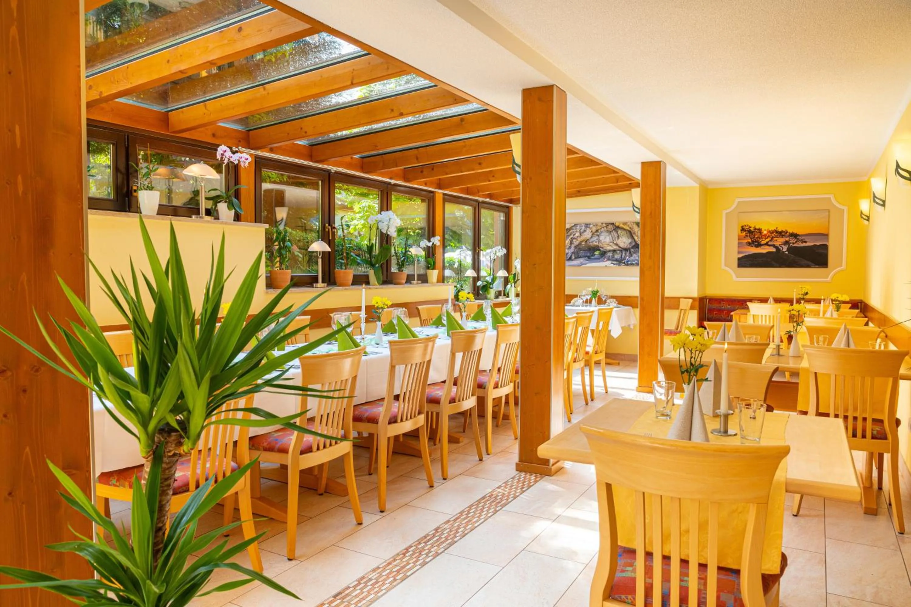 Restaurant/places to eat in Hotel Elbpromenade