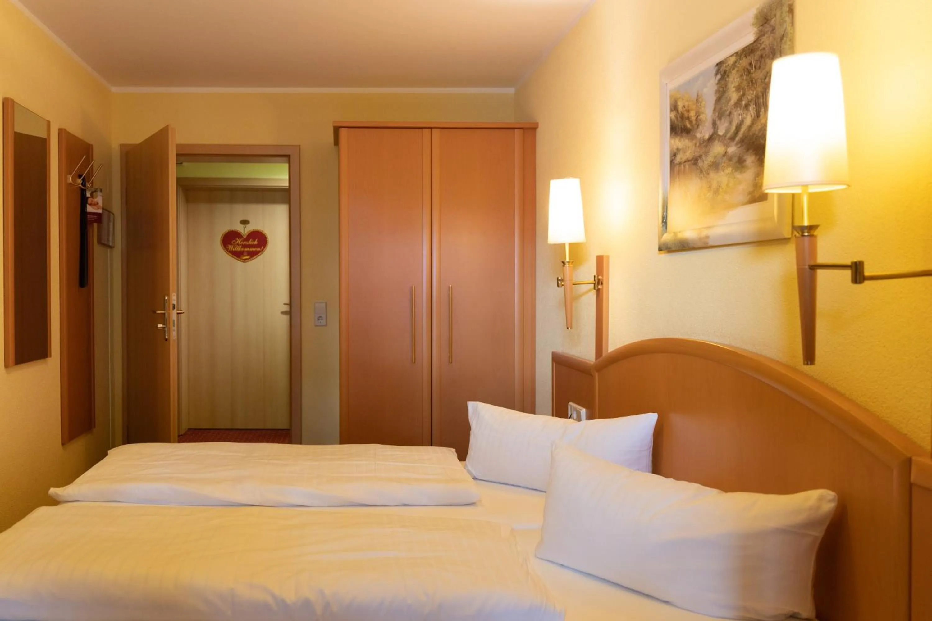 Photo of the whole room, Bed in Hotel Elbpromenade