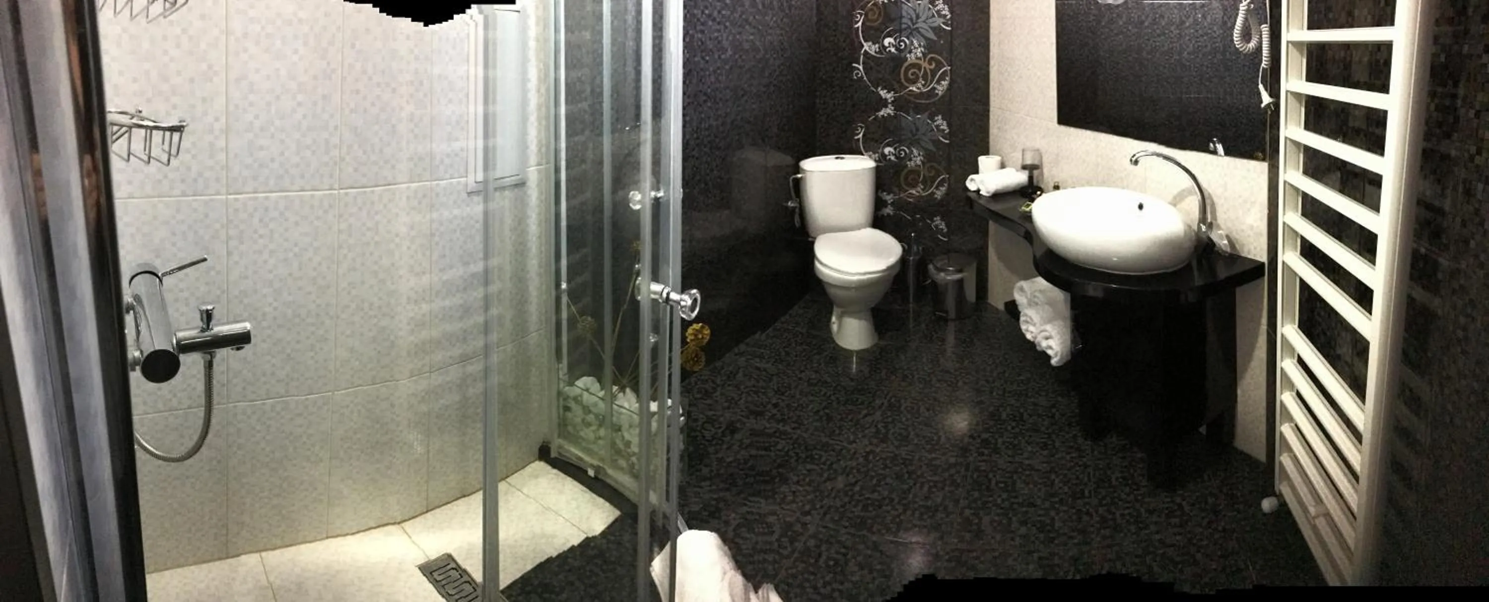 Bathroom in Hotel GabriSa