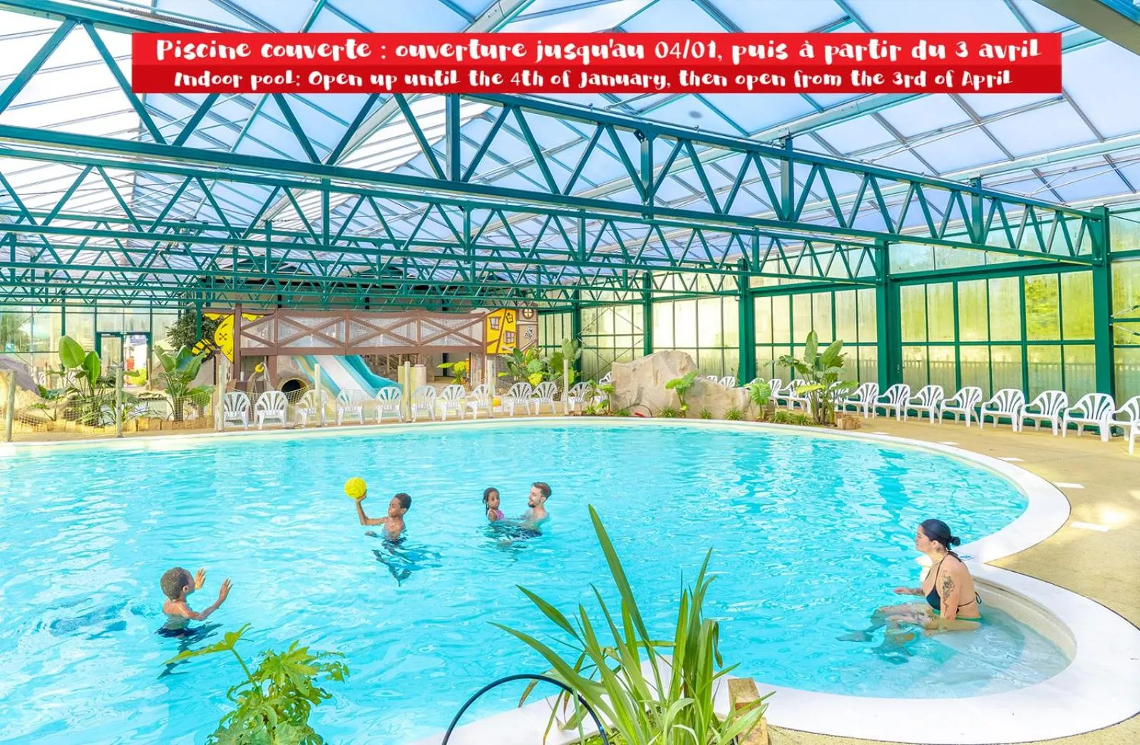 Swimming pool in Camping Le Parc de Paris