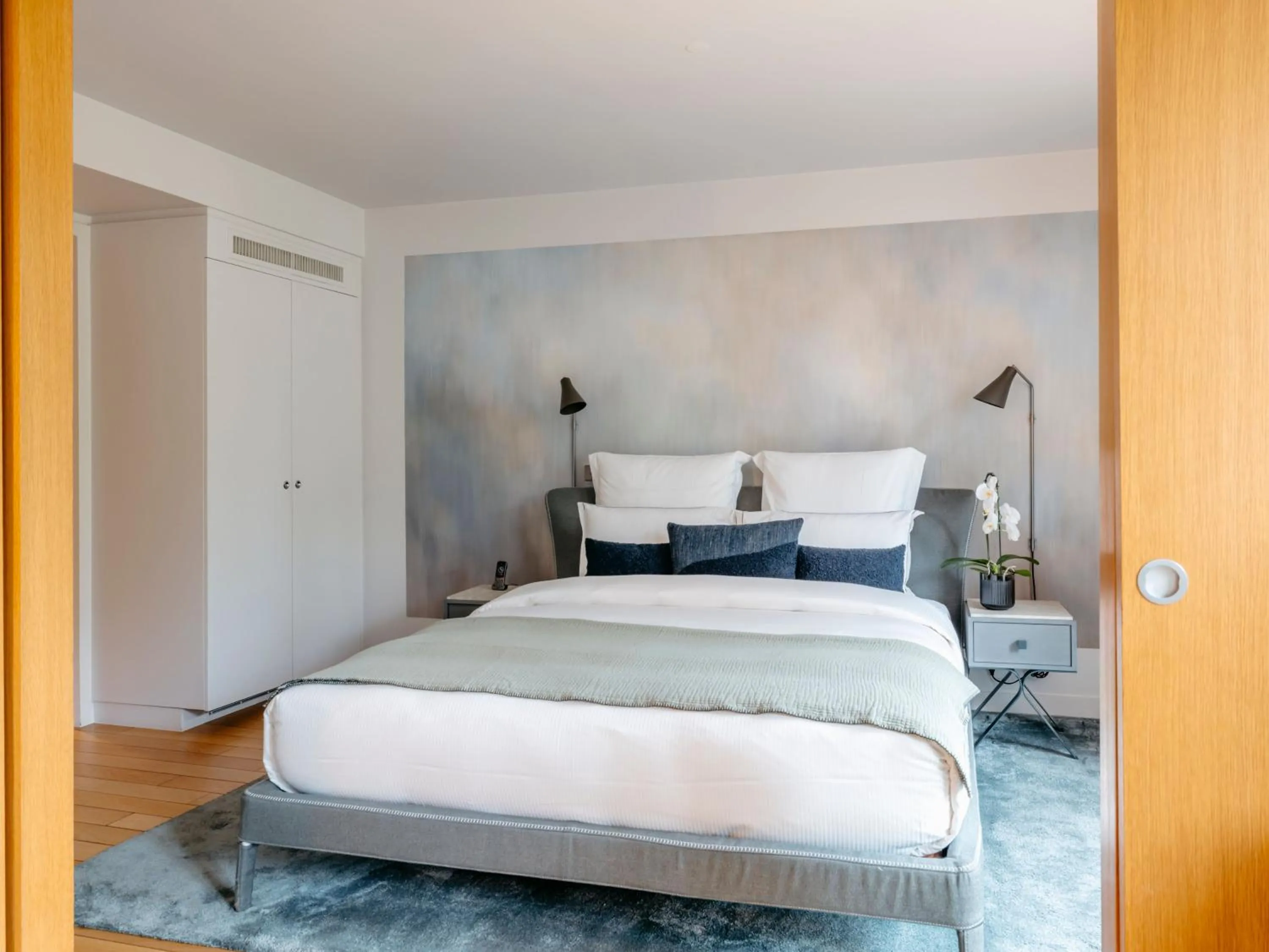 Bedroom, Bed in Hotel de Pourtales