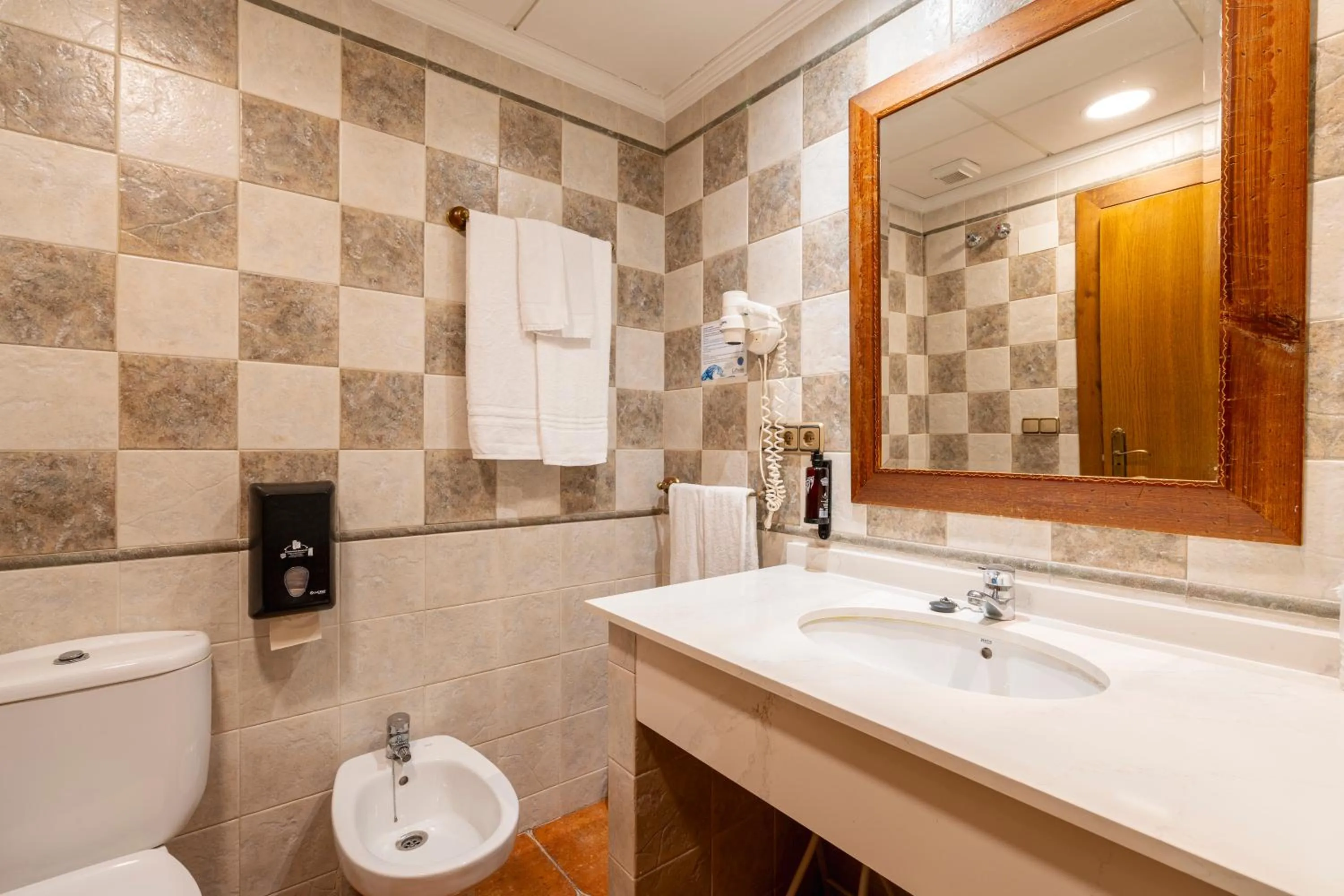 Shower in Hostal La Posada