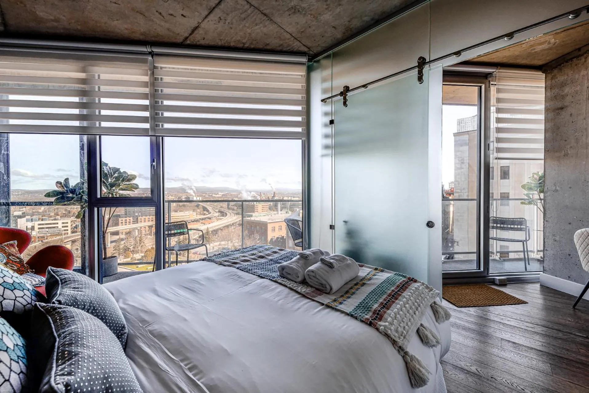 Bed in Les Immeubles Charlevoix - Le 760-412