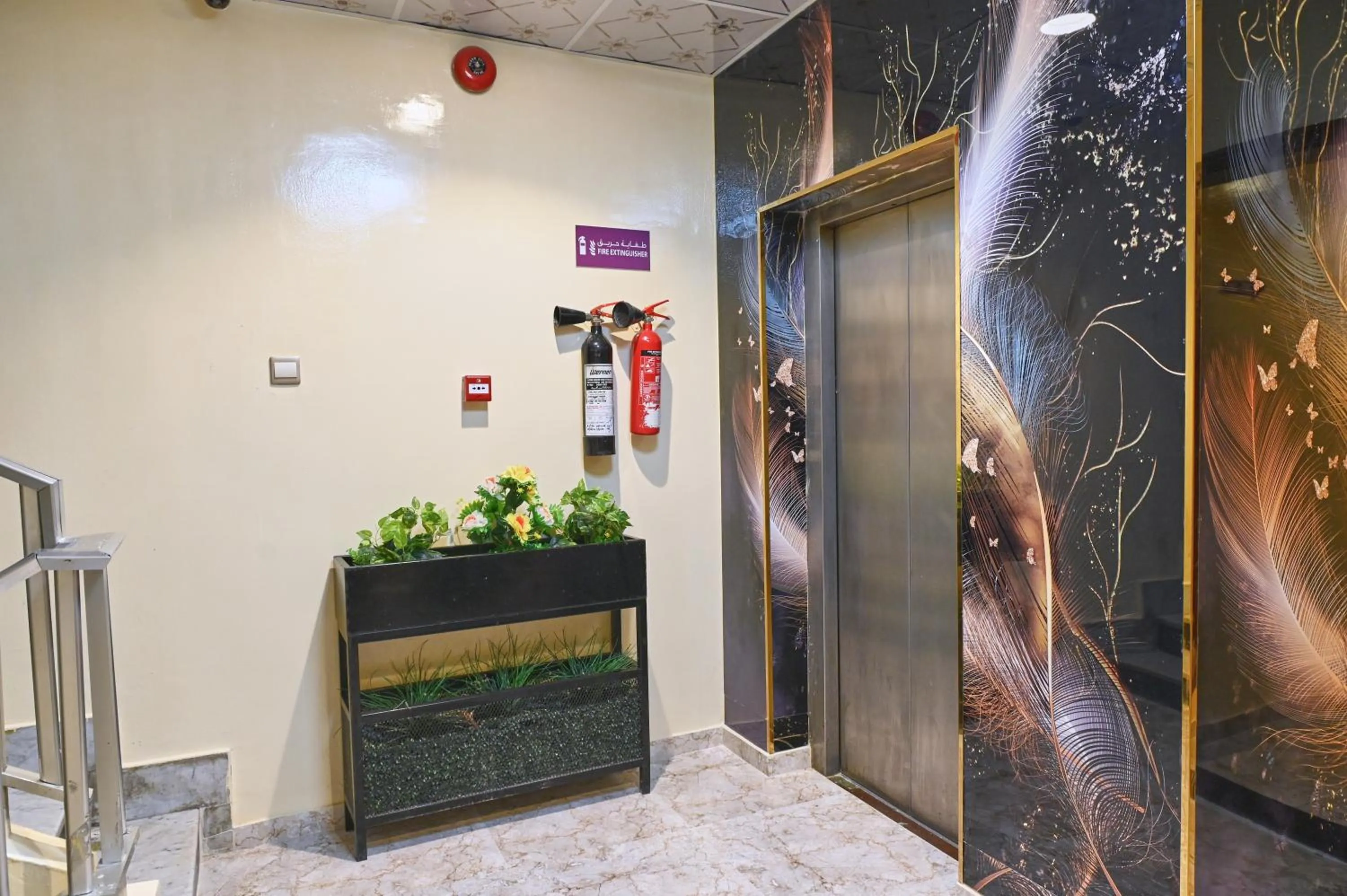 elevator in Tanha Palace Hotel