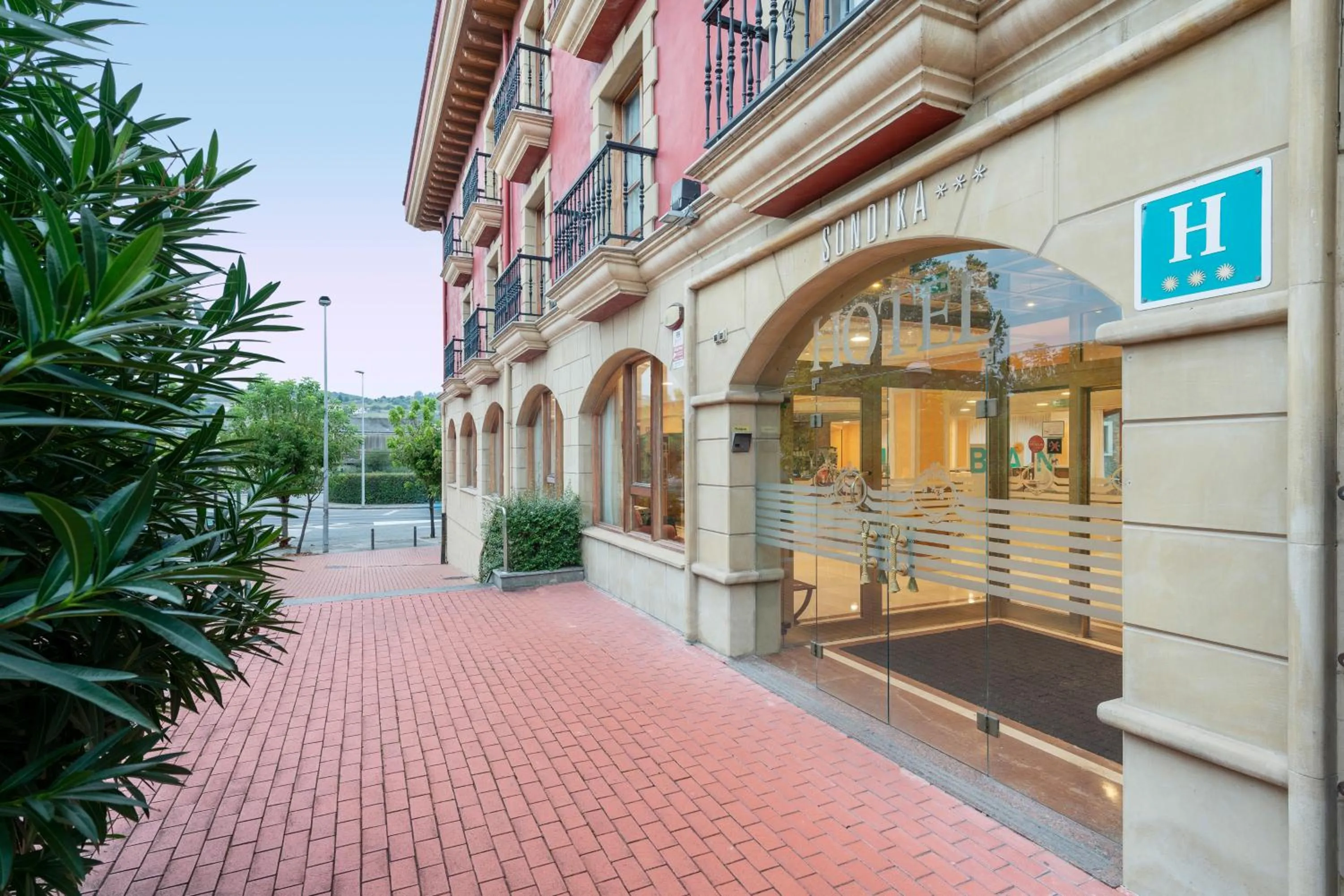 Facade/entrance in Hospedium Hotel Sky Blu Sondika