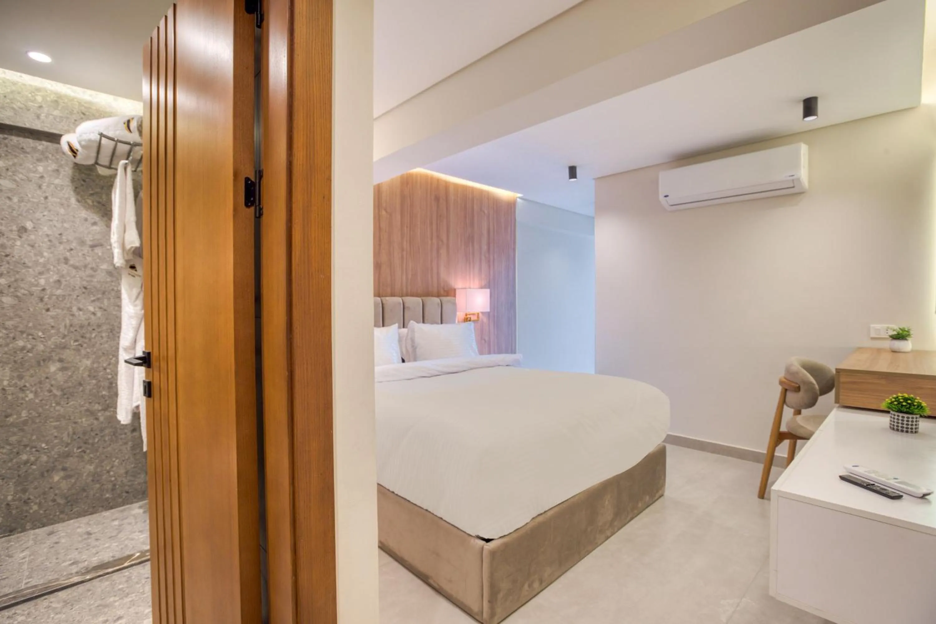 Communal lounge/ TV room, Bed in Galaxy Pyramids View INN