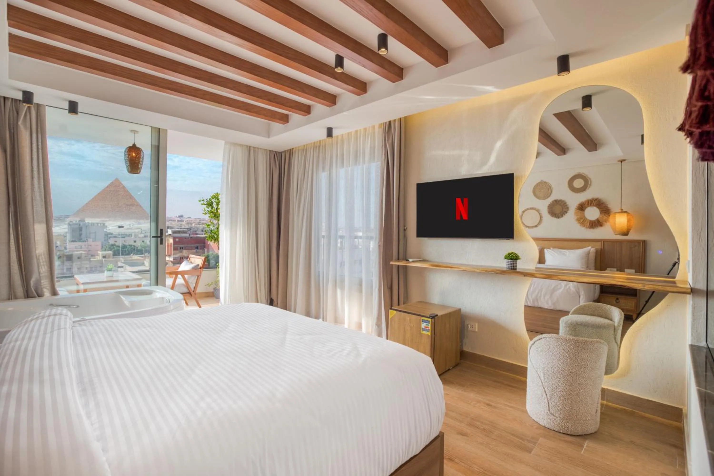 Communal lounge/ TV room, Bed in Galaxy Pyramids View INN