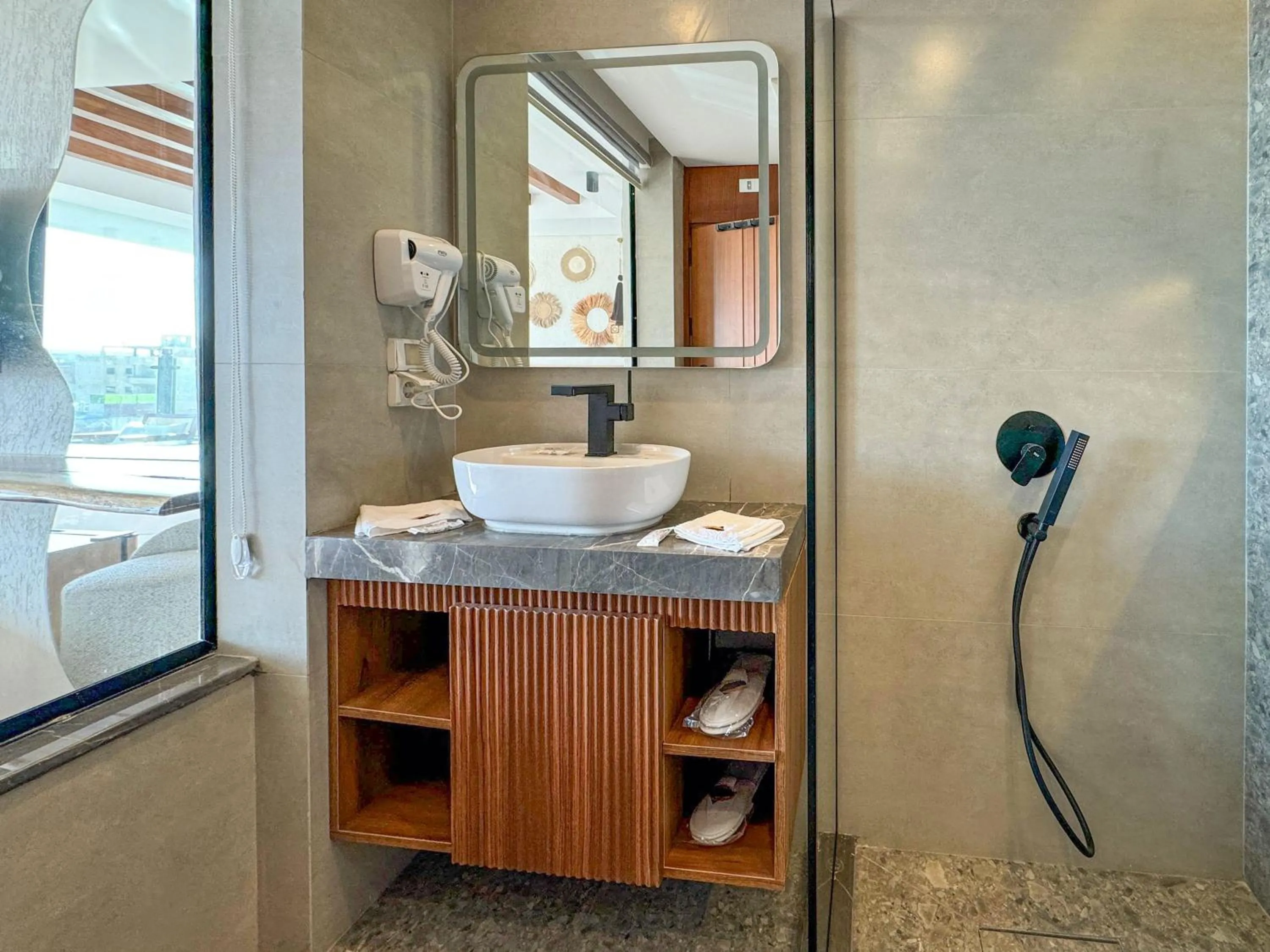 Shower in Galaxy Pyramids View INN