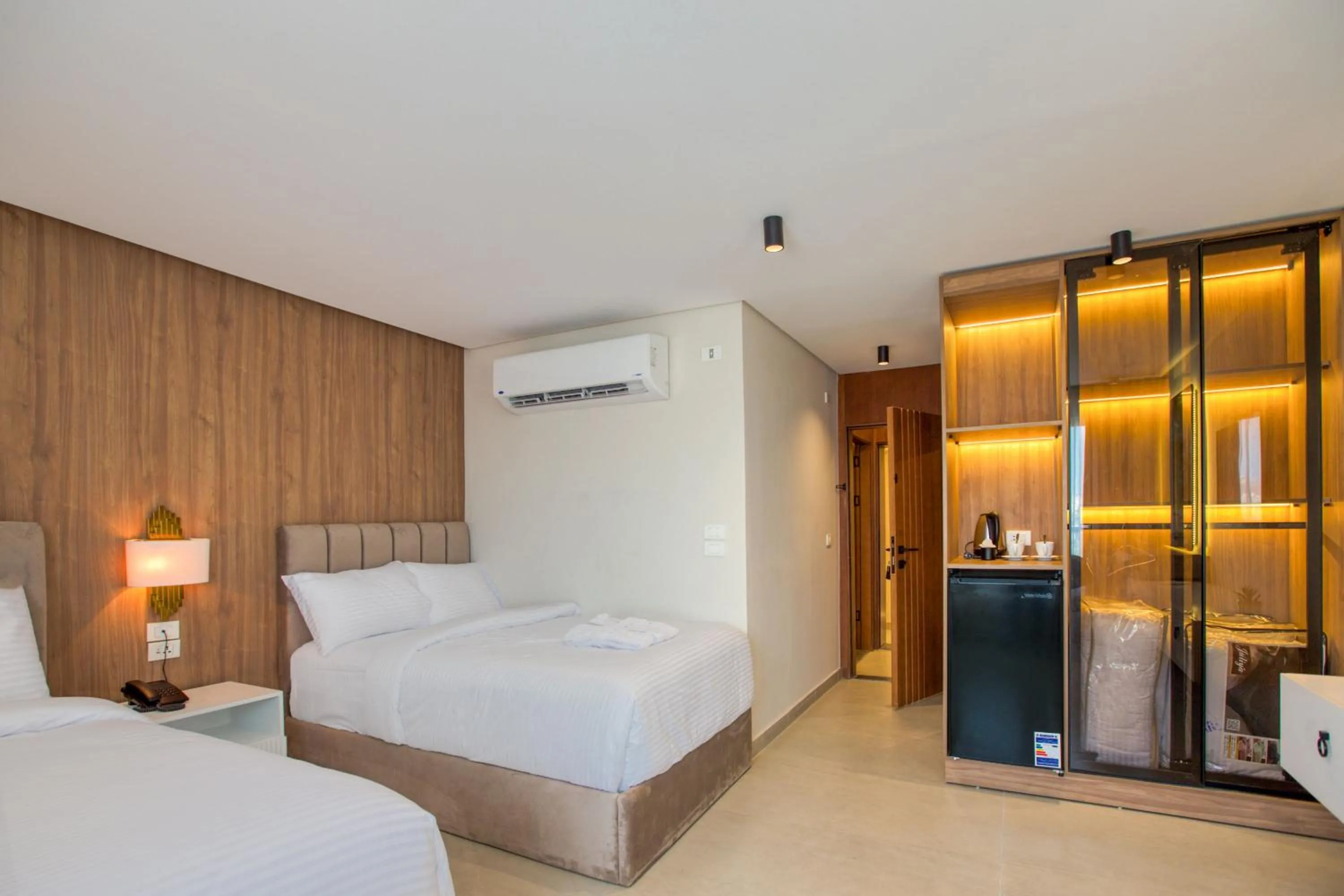 Communal lounge/ TV room, Bed in Galaxy Pyramids View INN