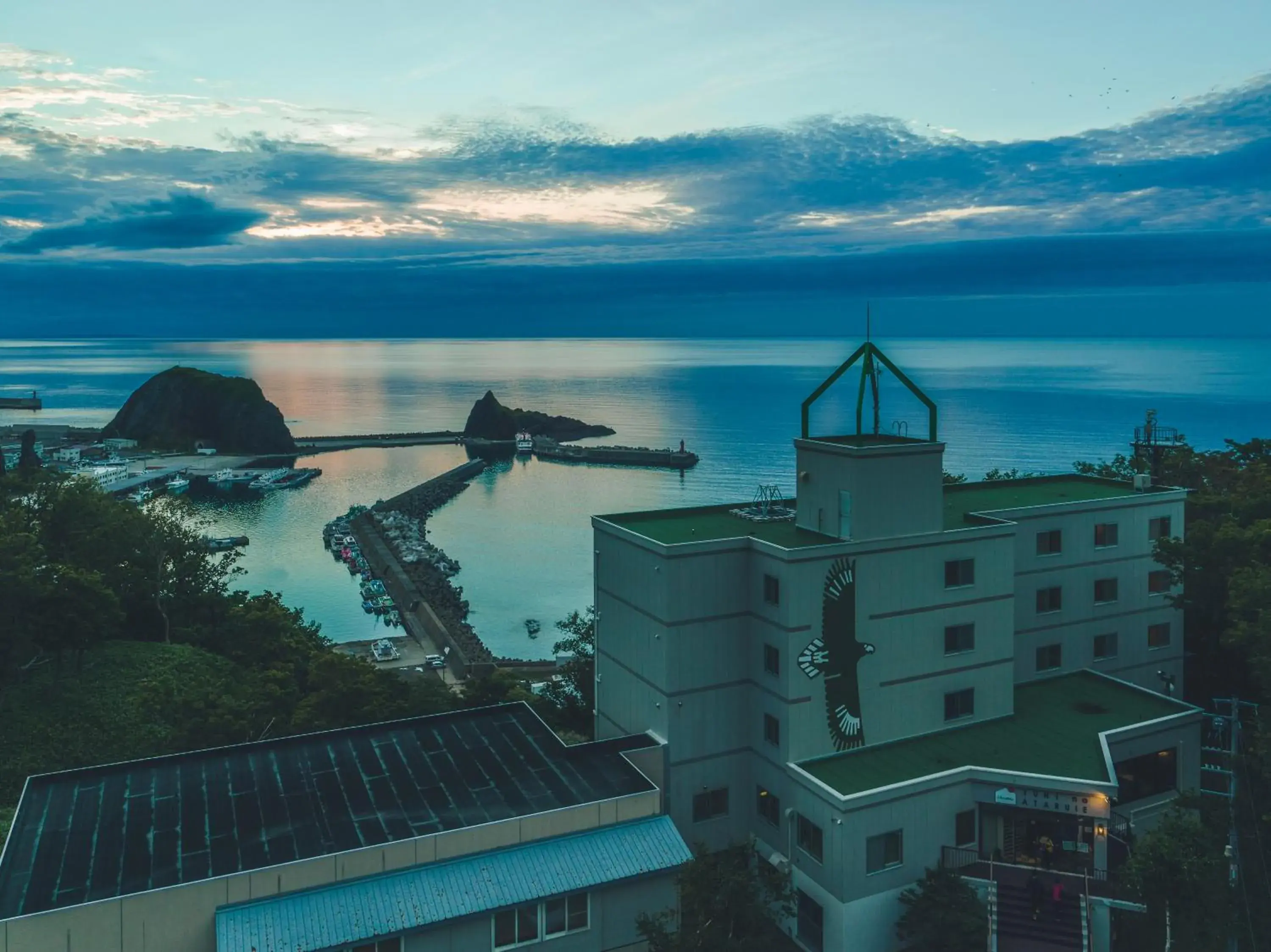 Property building in Shiretoko Yuhi No Ataruie Onsen Hostel Property building in Shiretoko Yuhi No Ataruie Onsen Hostel